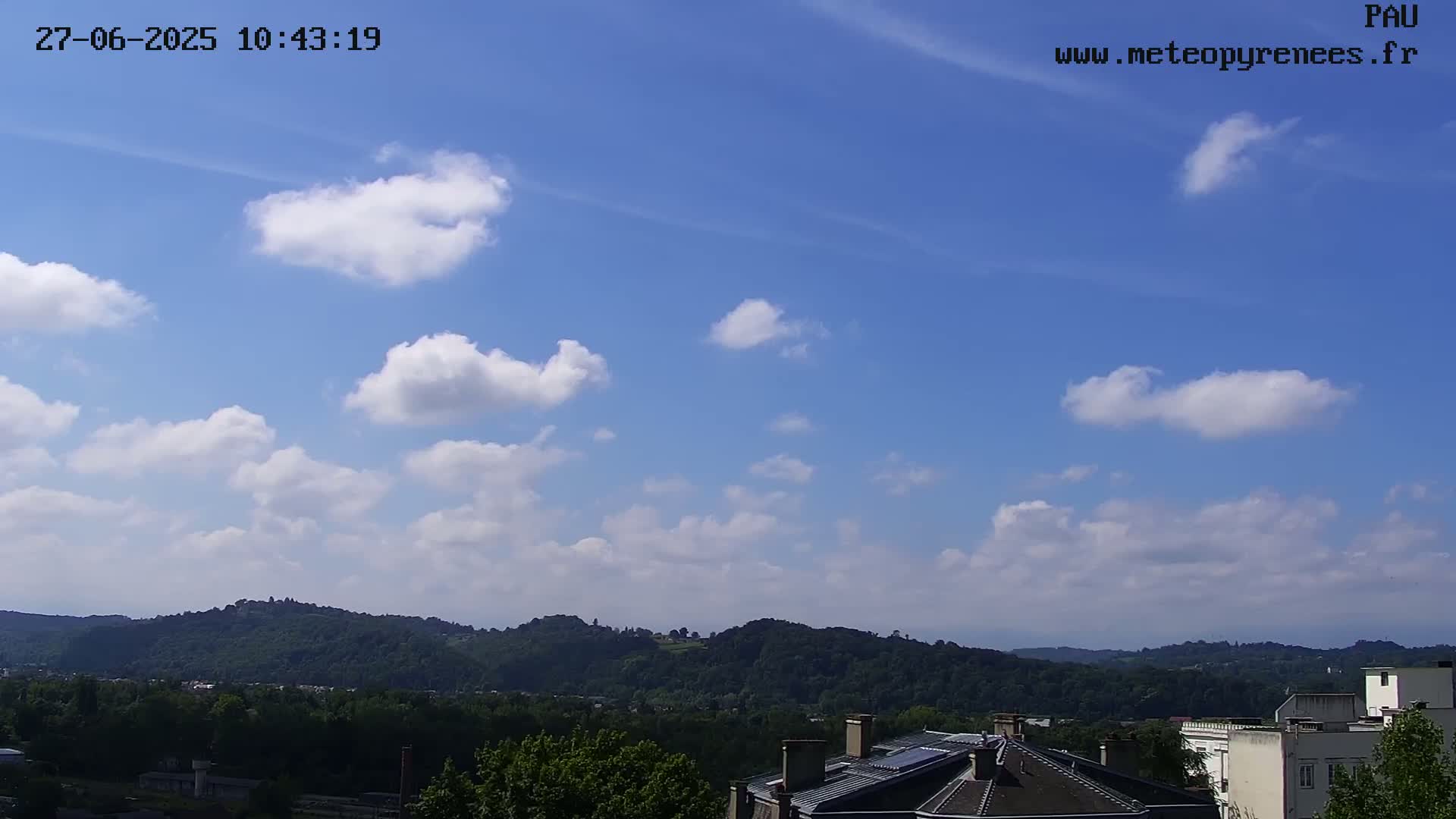  Les Pics du Midi Mountains Peaks from Pau Live Cam - Pau, Pyrenees-Atlantiques, Nouvelle-Aquitaine, France