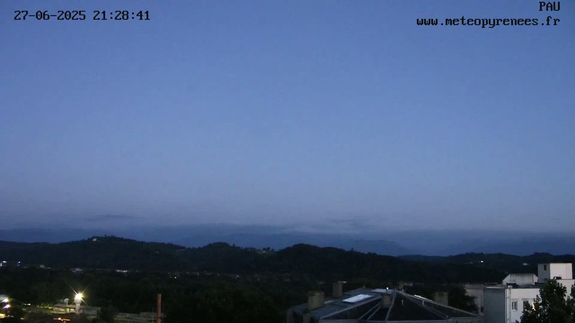  Les Pics du Midi Mountains Peaks from Pau Live Cam - Pau, Pyrenees-Atlantiques, Nouvelle-Aquitaine, France