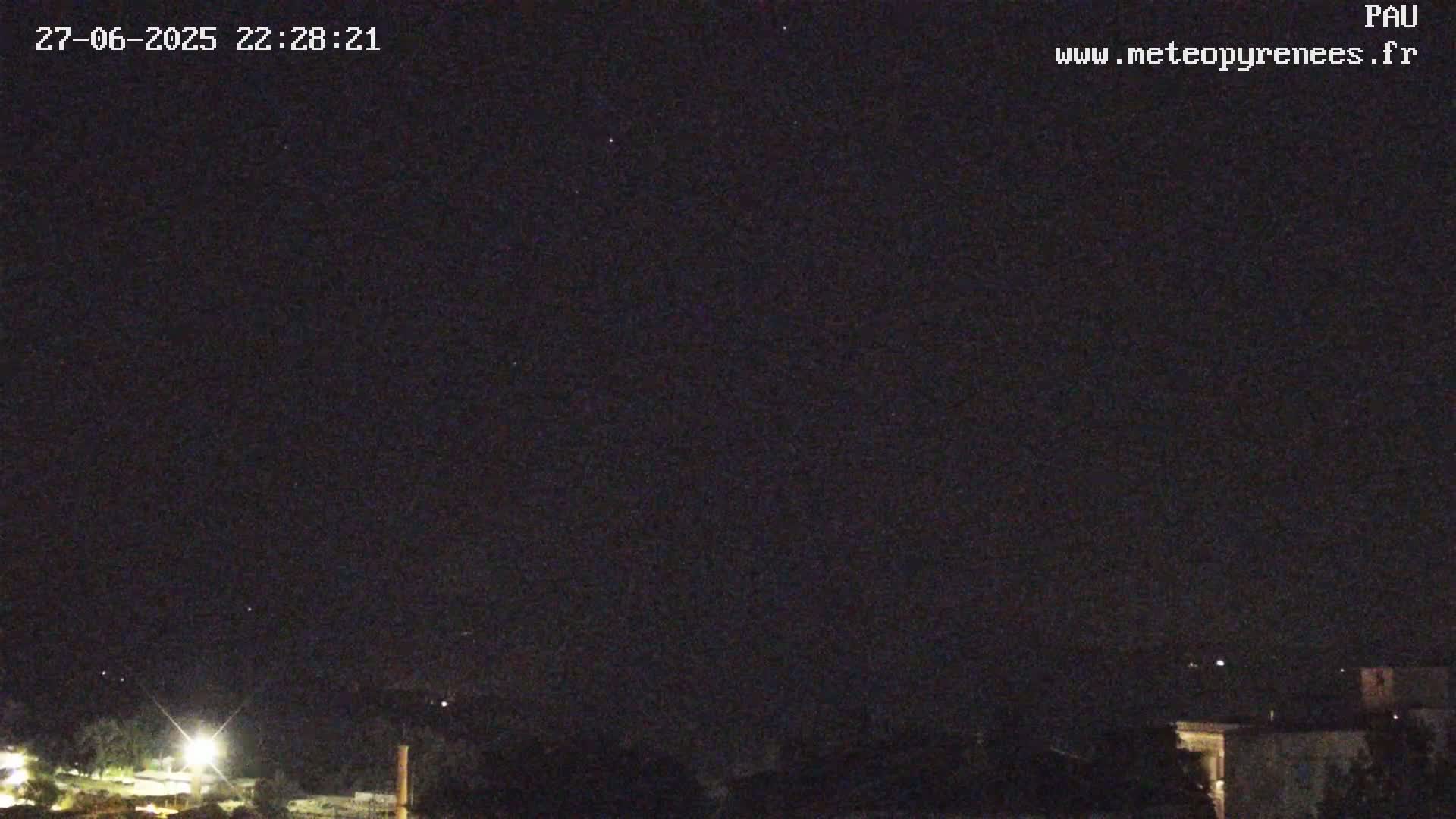  Les Pics du Midi Mountains Peaks from Pau Live Cam - Pau, Pyrenees-Atlantiques, Nouvelle-Aquitaine, France