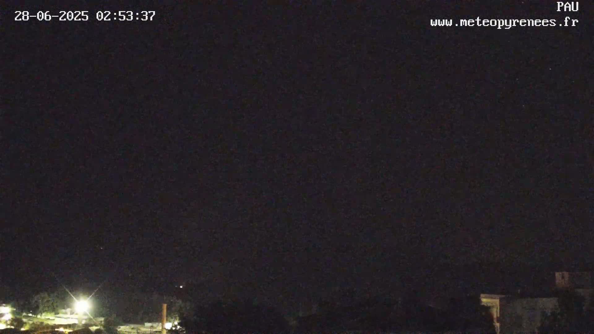  Les Pics du Midi Mountains Peaks from Pau Live Cam - Pau, Pyrenees-Atlantiques, Nouvelle-Aquitaine, France
