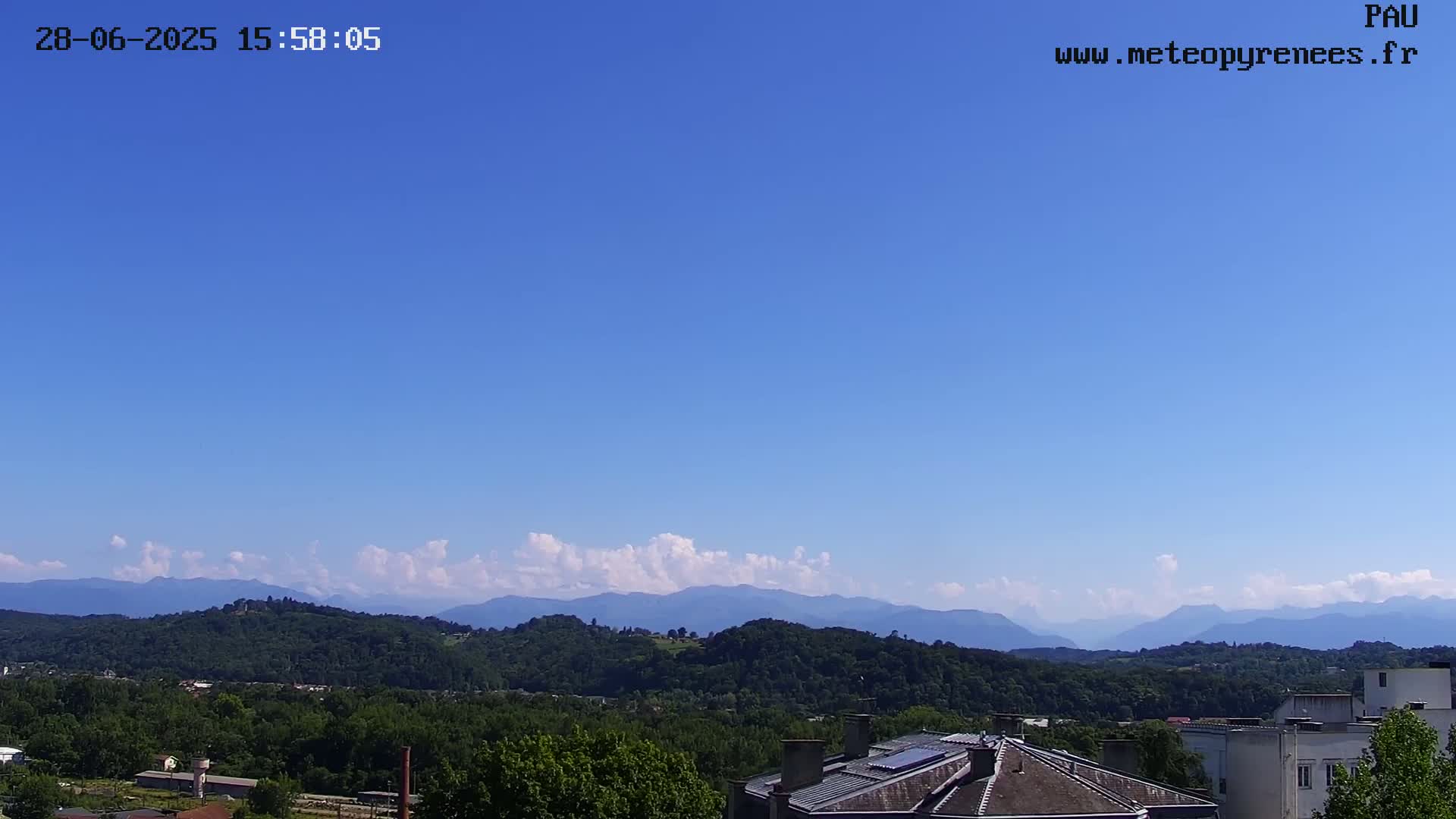  Les Pics du Midi Mountains Peaks from Pau Live Cam - Pau, Pyrenees-Atlantiques, Nouvelle-Aquitaine, France