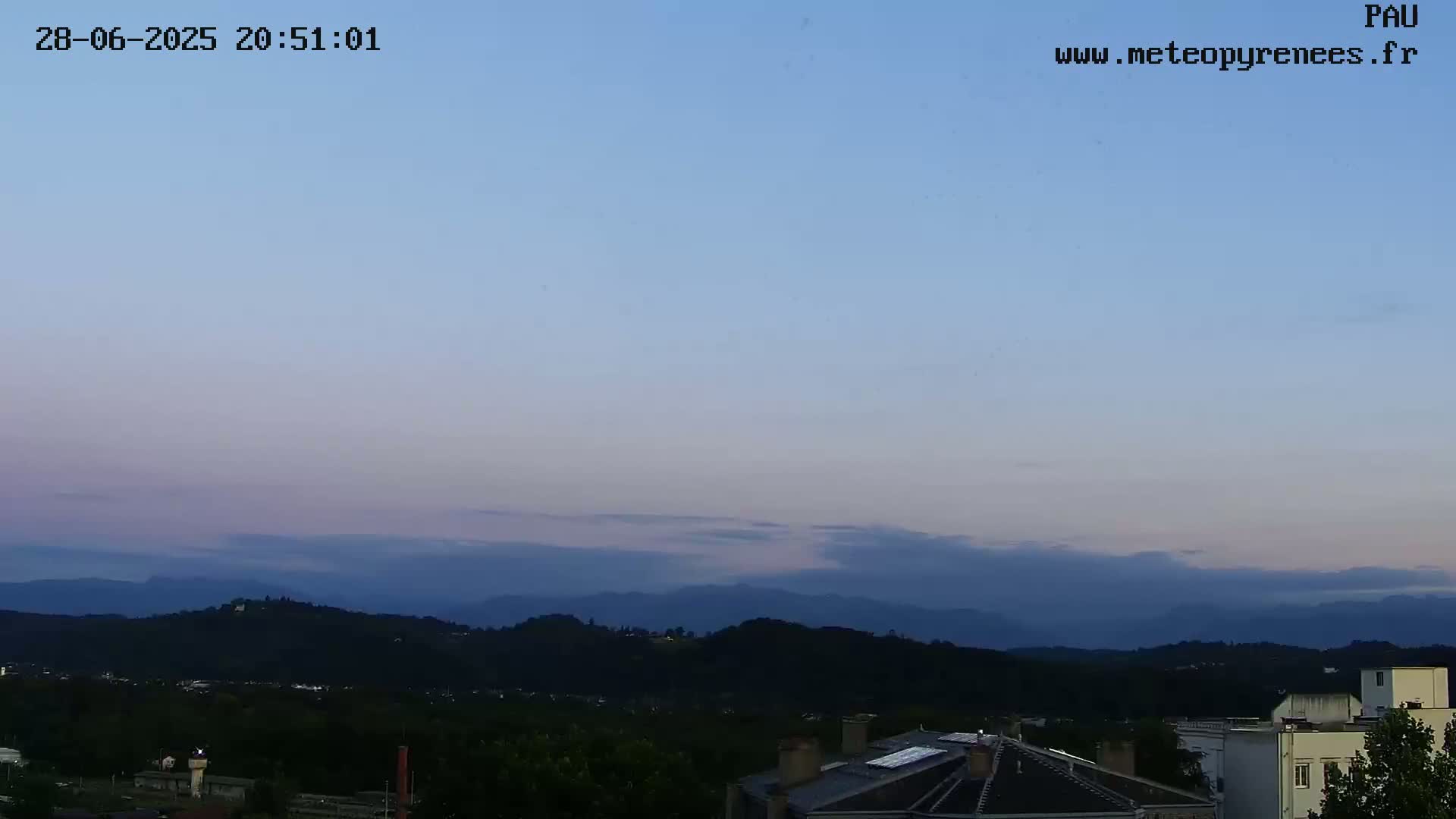  Les Pics du Midi Mountains Peaks from Pau Live Cam - Pau, Pyrenees-Atlantiques, Nouvelle-Aquitaine, France