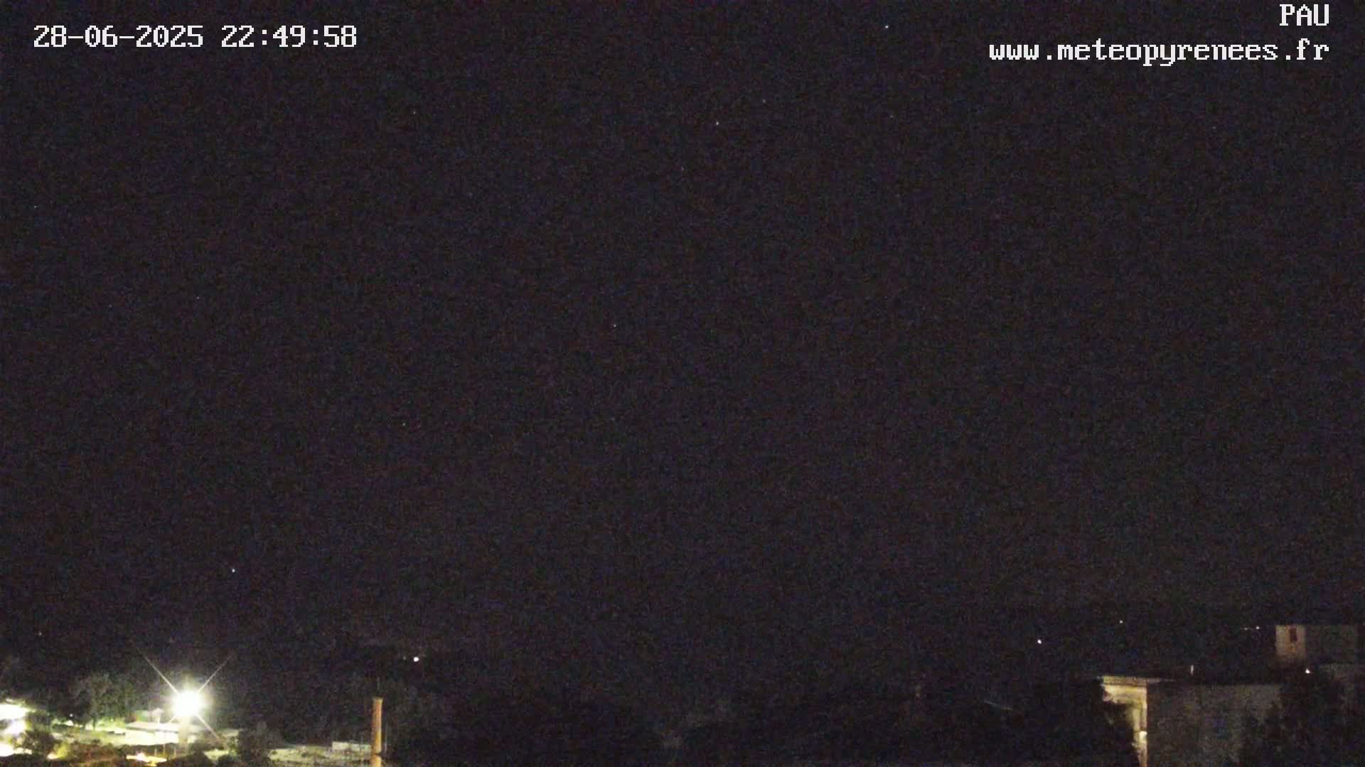  Les Pics du Midi Mountains Peaks from Pau Live Cam - Pau, Pyrenees-Atlantiques, Nouvelle-Aquitaine, France