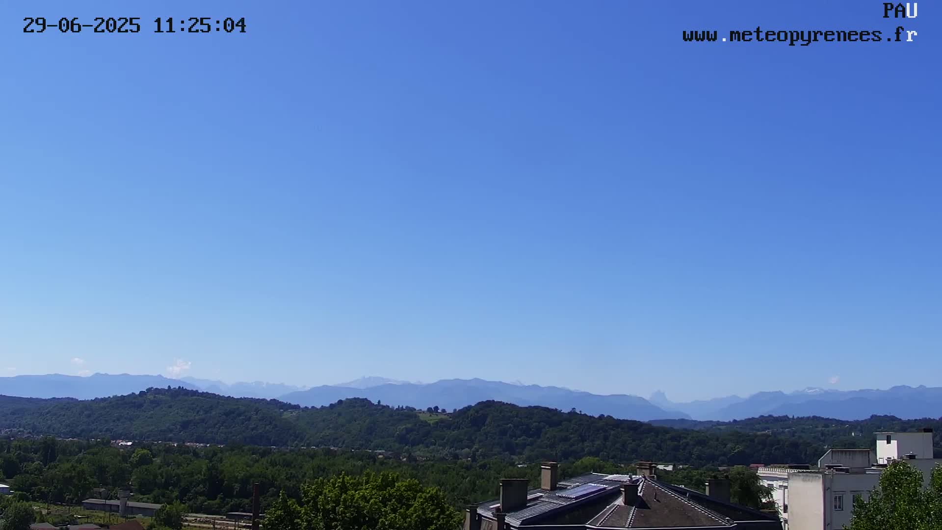  Les Pics du Midi Mountains Peaks from Pau Live Cam - Pau, Pyrenees-Atlantiques, Nouvelle-Aquitaine, France