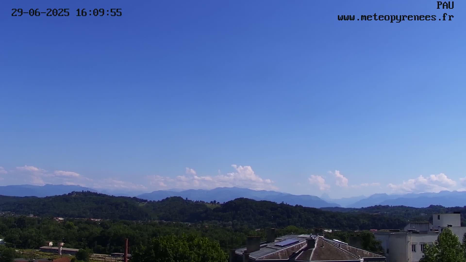  Les Pics du Midi Mountains Peaks from Pau Live Cam - Pau, Pyrenees-Atlantiques, Nouvelle-Aquitaine, France