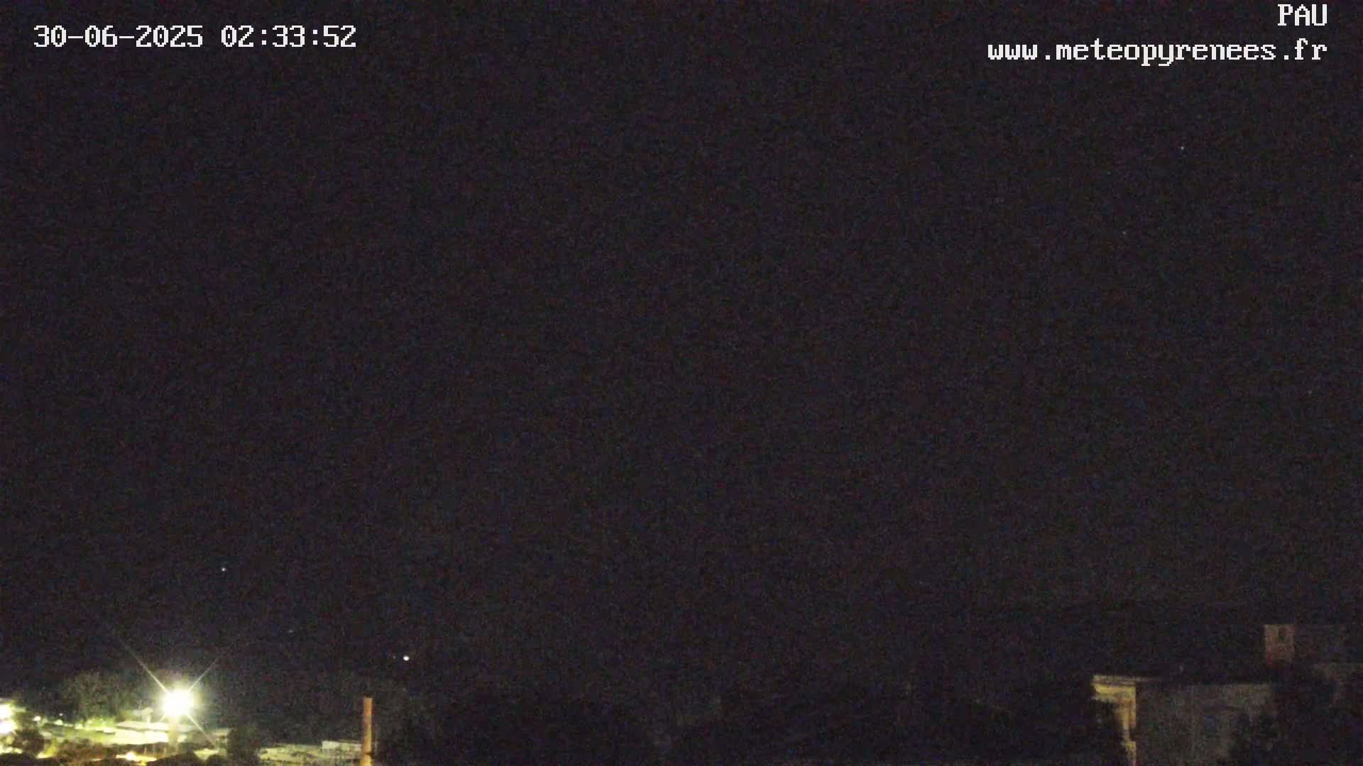  Les Pics du Midi Mountains Peaks from Pau Live Cam - Pau, Pyrenees-Atlantiques, Nouvelle-Aquitaine, France