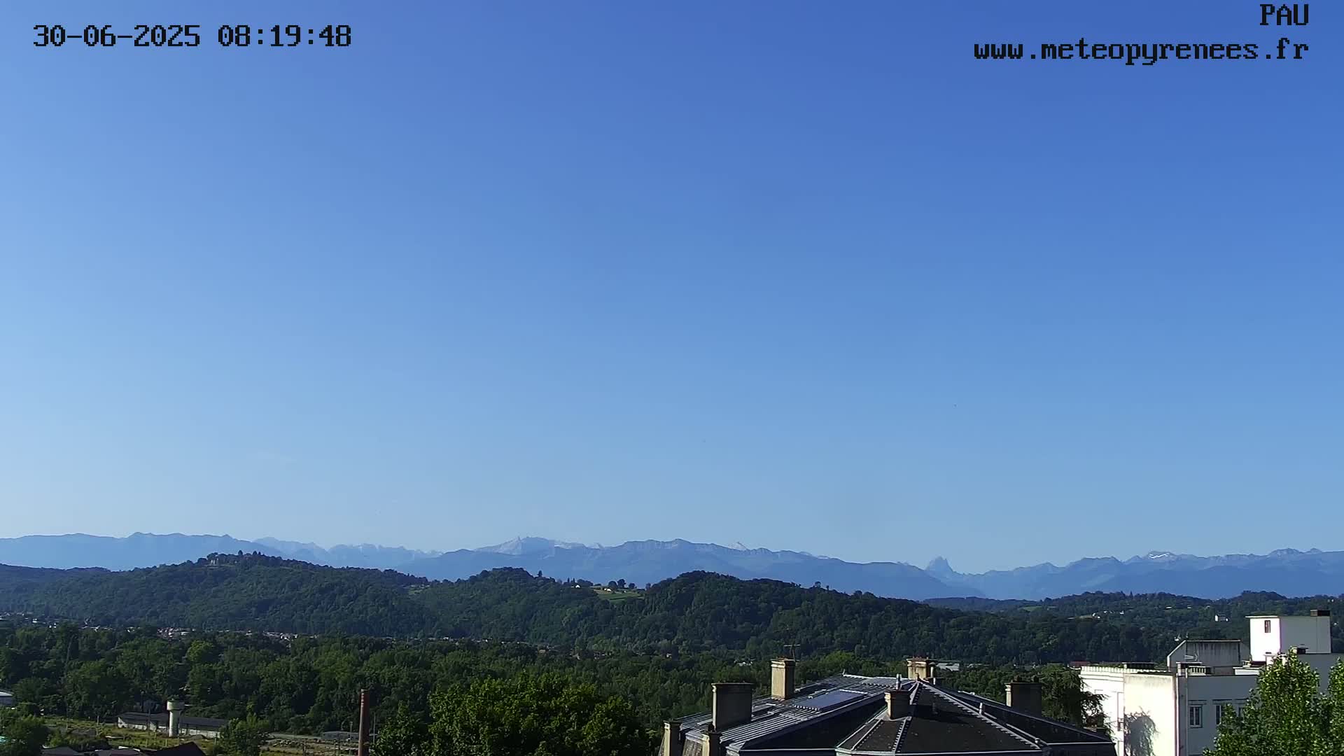  Les Pics du Midi Mountains Peaks from Pau Live Cam - Pau, Pyrenees-Atlantiques, Nouvelle-Aquitaine, France