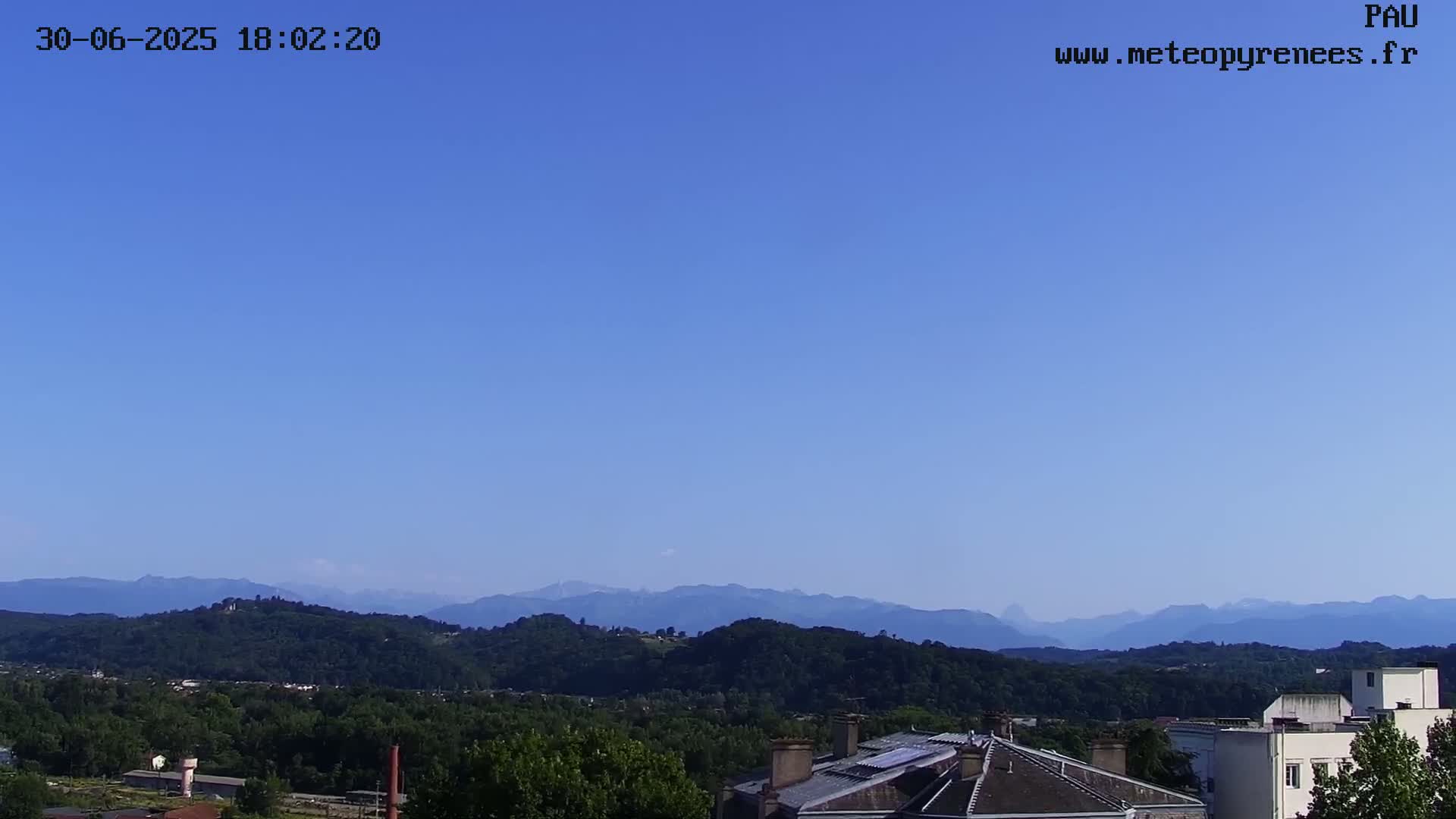  Les Pics du Midi Mountains Peaks from Pau Live Cam - Pau, Pyrenees-Atlantiques, Nouvelle-Aquitaine, France
