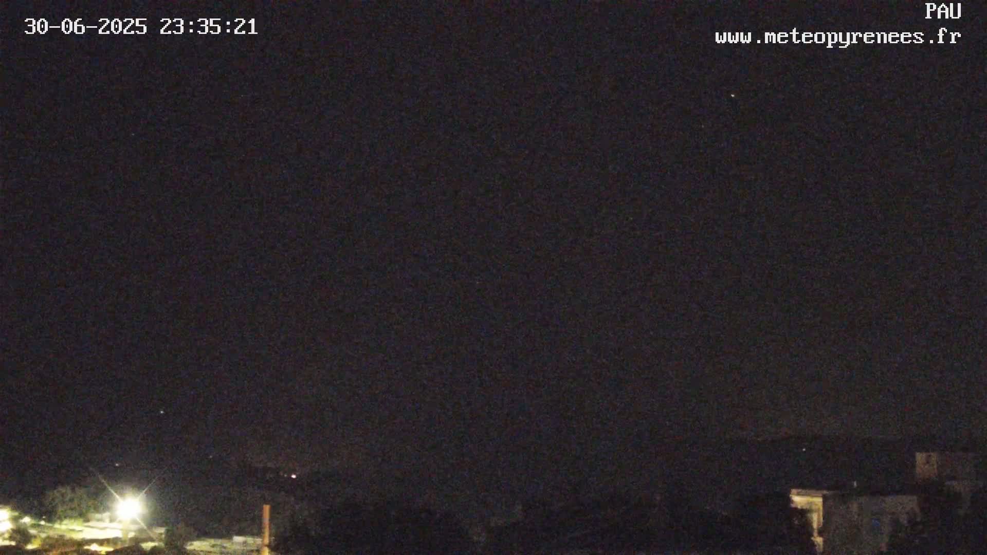  Les Pics du Midi Mountains Peaks from Pau Live Cam - Pau, Pyrenees-Atlantiques, Nouvelle-Aquitaine, France