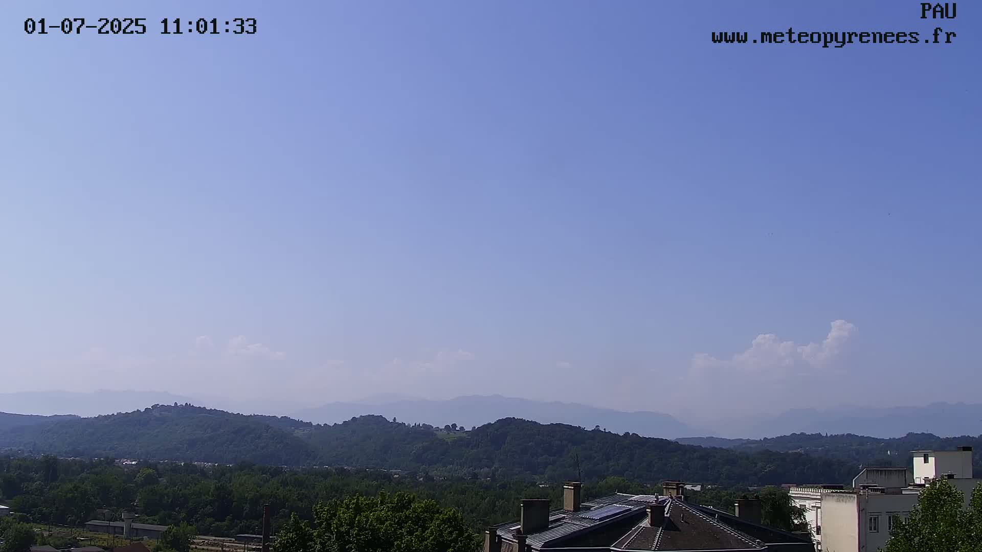  Les Pics du Midi Mountains Peaks from Pau Live Cam - Pau, Pyrenees-Atlantiques, Nouvelle-Aquitaine, France
