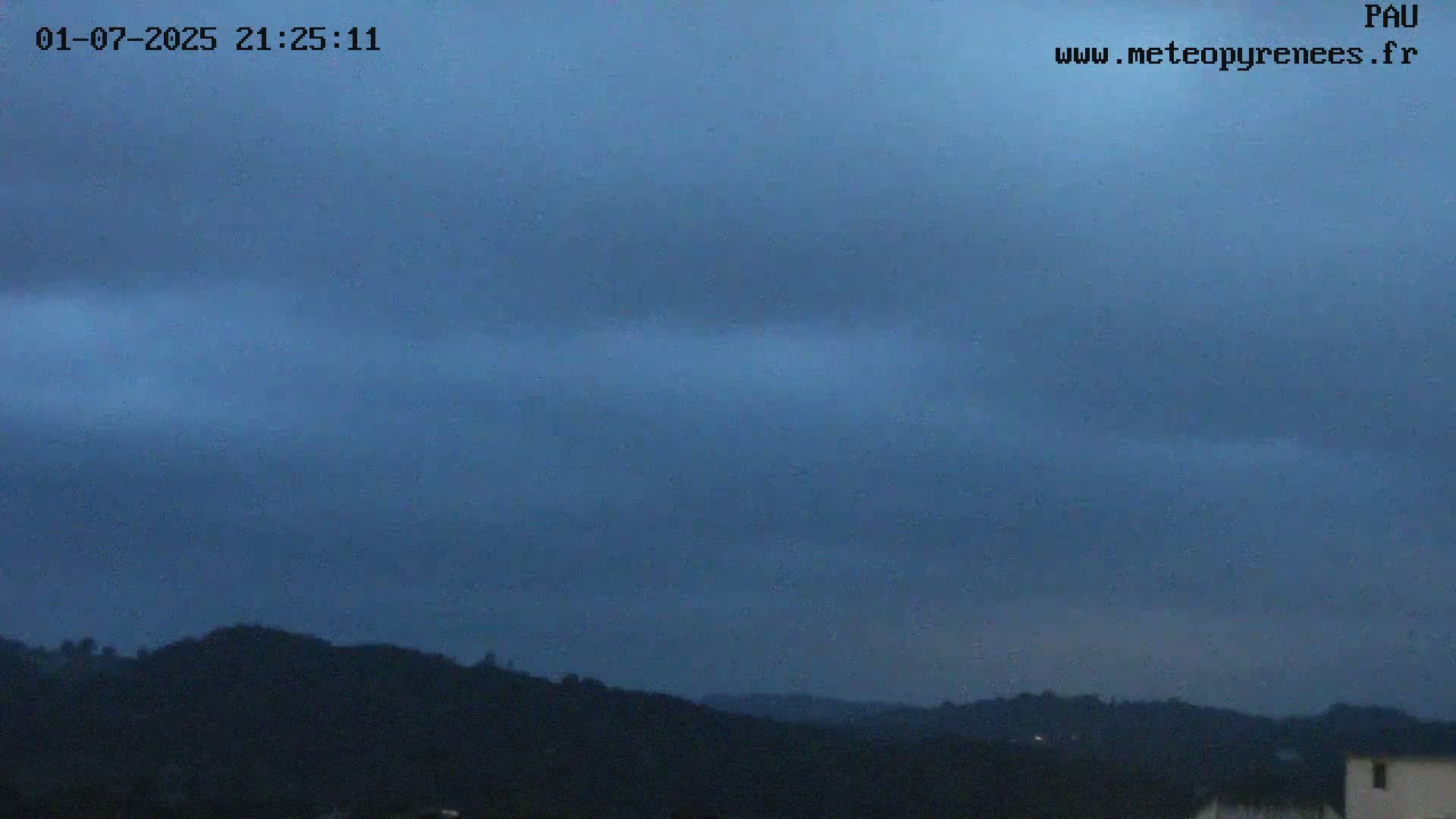  Les Pics du Midi Mountains Peaks from Pau Live Cam - Pau, Pyrenees-Atlantiques, Nouvelle-Aquitaine, France