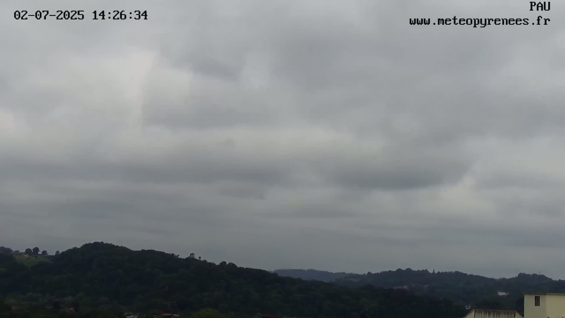  Les Pics du Midi Mountains Peaks from Pau Live Cam - Pau, Pyrenees-Atlantiques, Nouvelle-Aquitaine, France