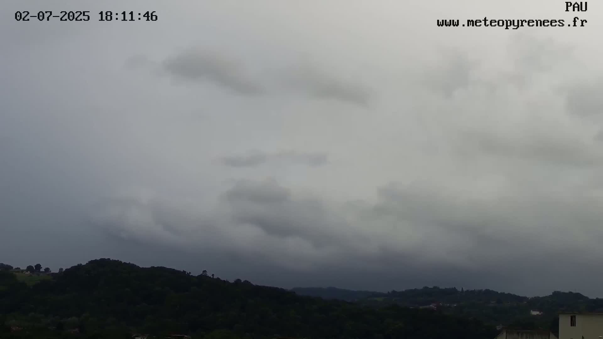  Les Pics du Midi Mountains Peaks from Pau Live Cam - Pau, Pyrenees-Atlantiques, Nouvelle-Aquitaine, France