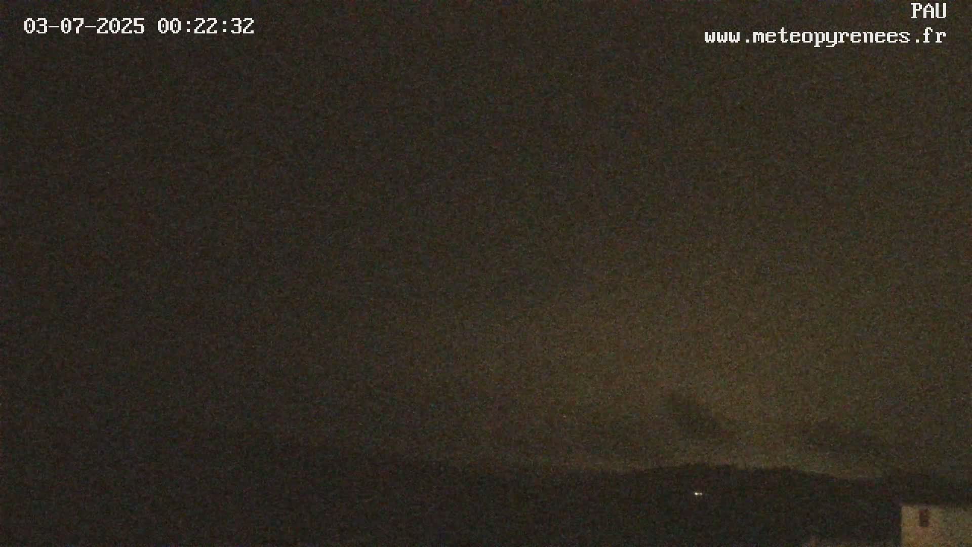  Les Pics du Midi Mountains Peaks from Pau Live Cam - Pau, Pyrenees-Atlantiques, Nouvelle-Aquitaine, France