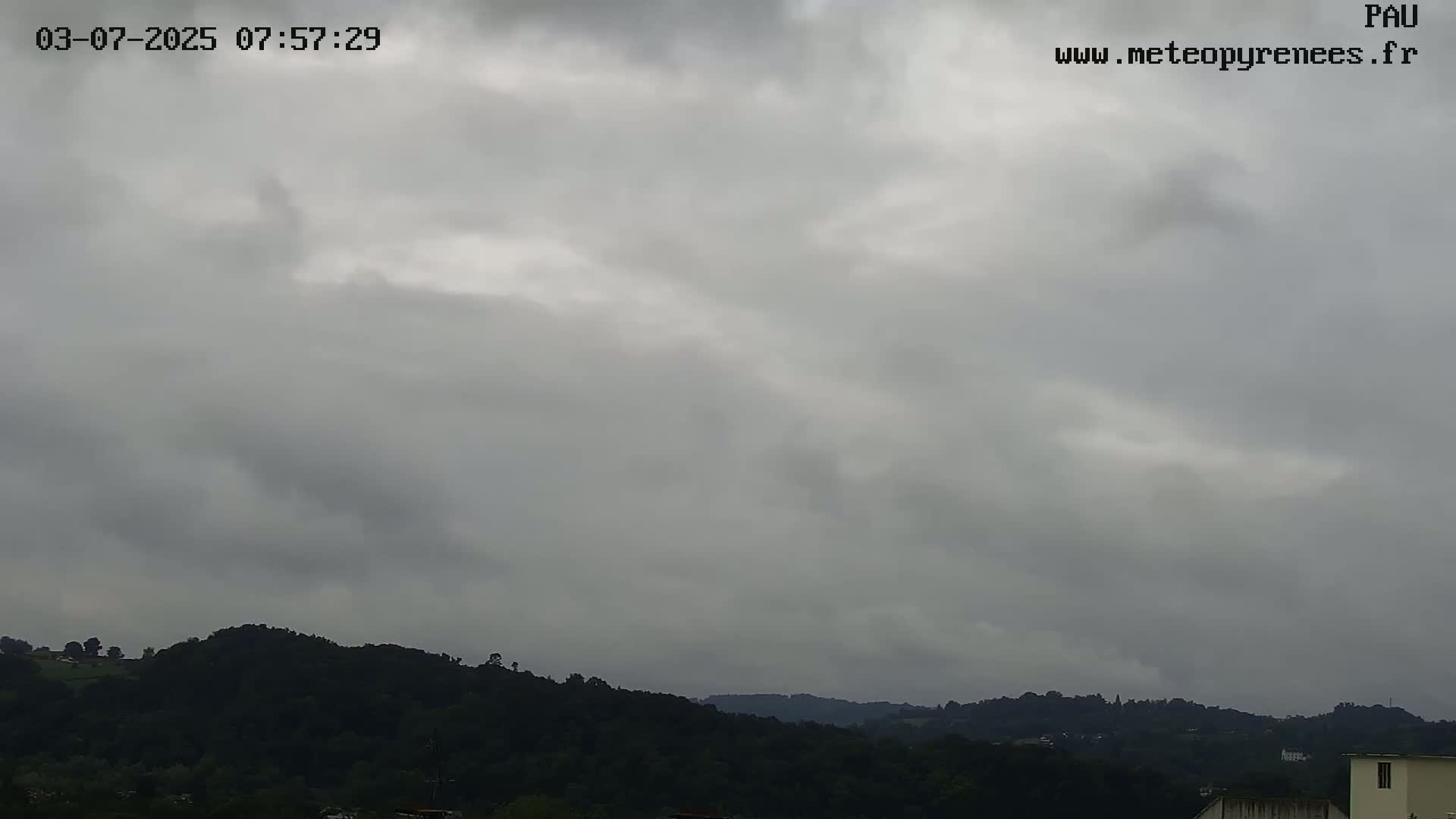  Les Pics du Midi Mountains Peaks from Pau Live Cam - Pau, Pyrenees-Atlantiques, Nouvelle-Aquitaine, France