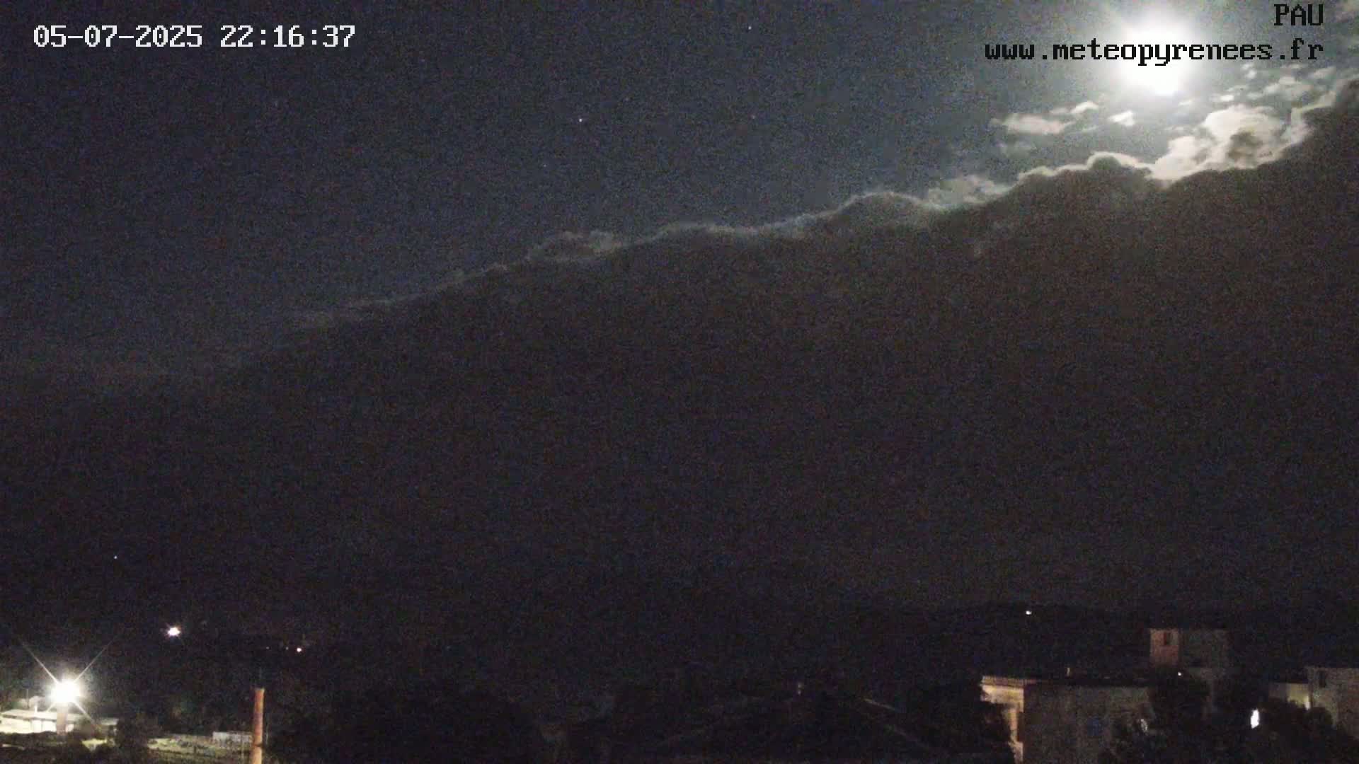  Les Pics du Midi Mountains Peaks from Pau Live Cam - Pau, Pyrenees-Atlantiques, Nouvelle-Aquitaine, France