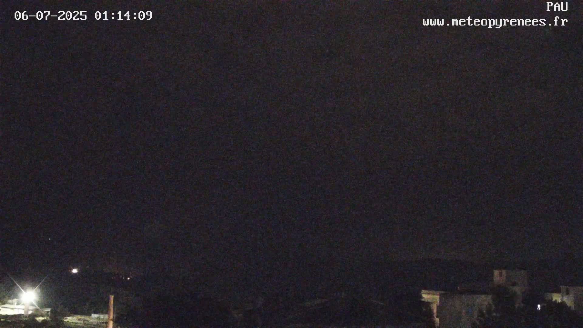  Les Pics du Midi Mountains Peaks from Pau Live Cam - Pau, Pyrenees-Atlantiques, Nouvelle-Aquitaine, France