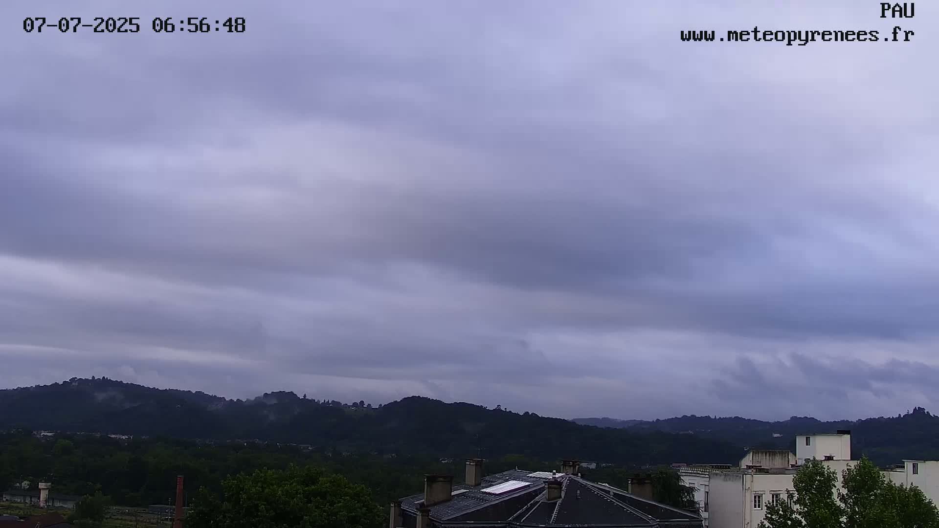  Les Pics du Midi Mountains Peaks from Pau Live Cam - Pau, Pyrenees-Atlantiques, Nouvelle-Aquitaine, France