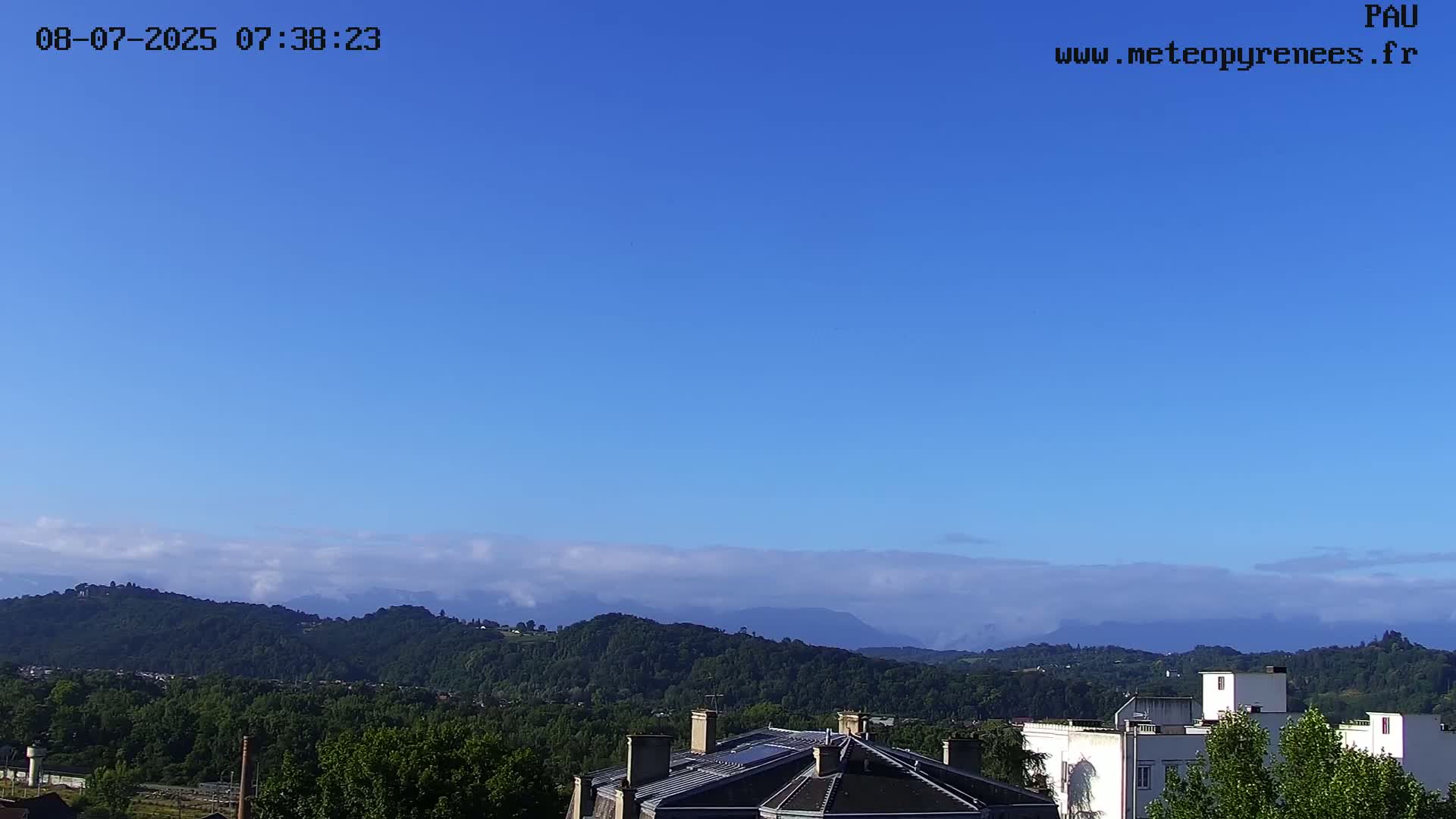  Les Pics du Midi Mountains Peaks from Pau Live Cam - Pau, Pyrenees-Atlantiques, Nouvelle-Aquitaine, France