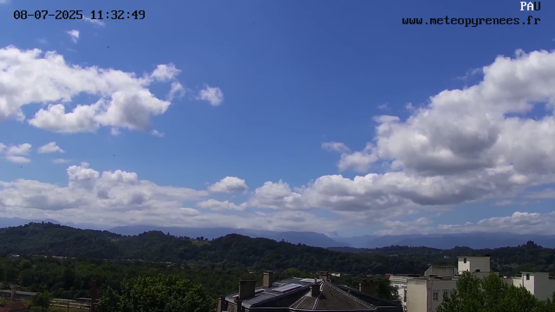  Les Pics du Midi Mountains Peaks from Pau Live Cam - Pau, Pyrenees-Atlantiques, Nouvelle-Aquitaine, France