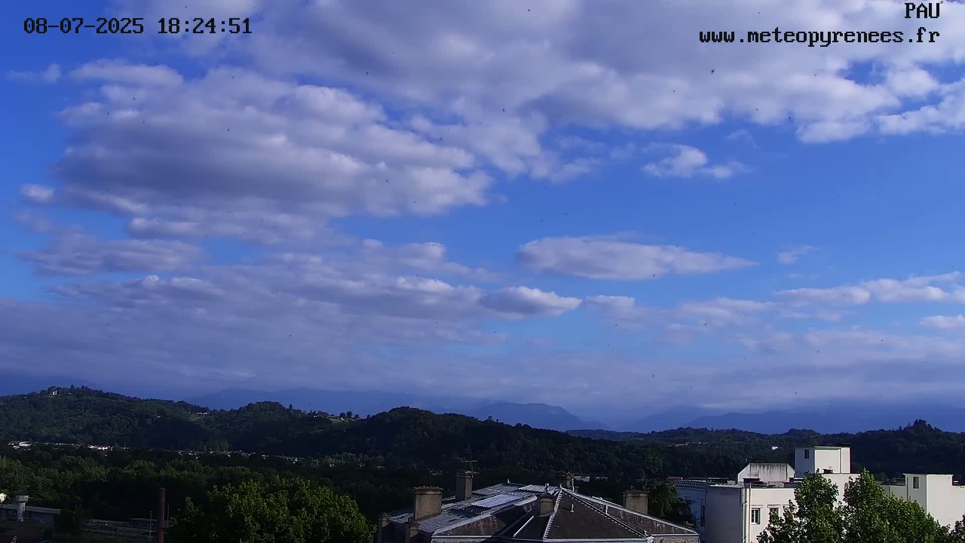  Les Pics du Midi Mountains Peaks from Pau Live Cam - Pau, Pyrenees-Atlantiques, Nouvelle-Aquitaine, France