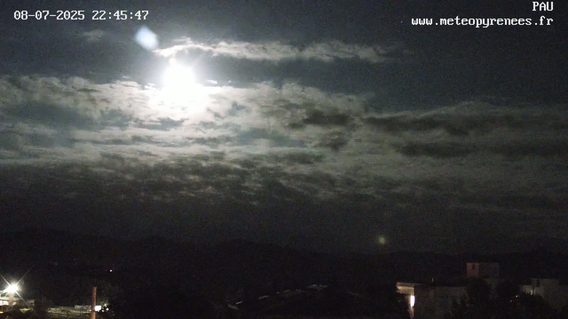  Les Pics du Midi Mountains Peaks from Pau Live Cam - Pau, Pyrenees-Atlantiques, Nouvelle-Aquitaine, France