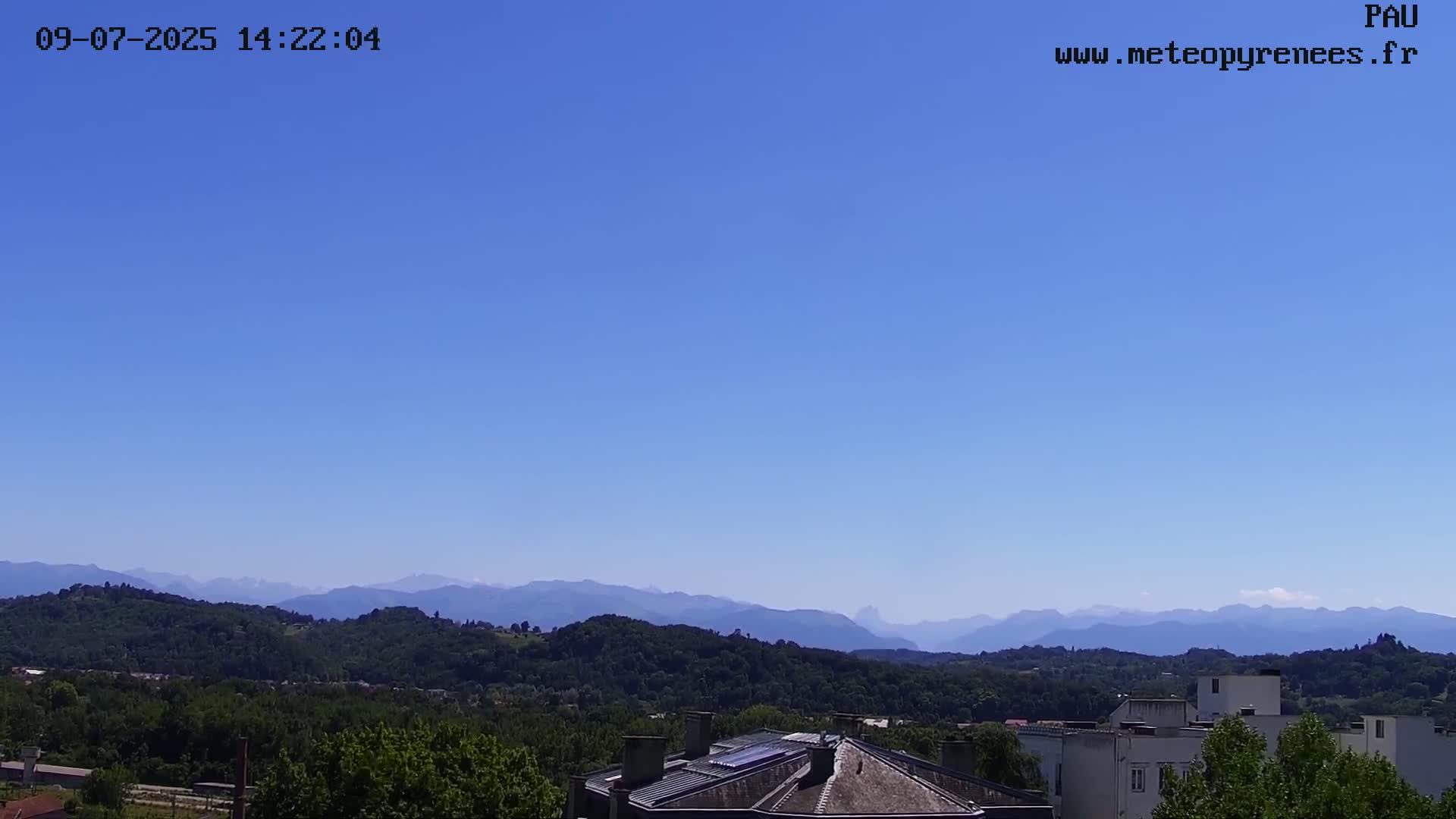  Les Pics du Midi Mountains Peaks from Pau Live Cam - Pau, Pyrenees-Atlantiques, Nouvelle-Aquitaine, France