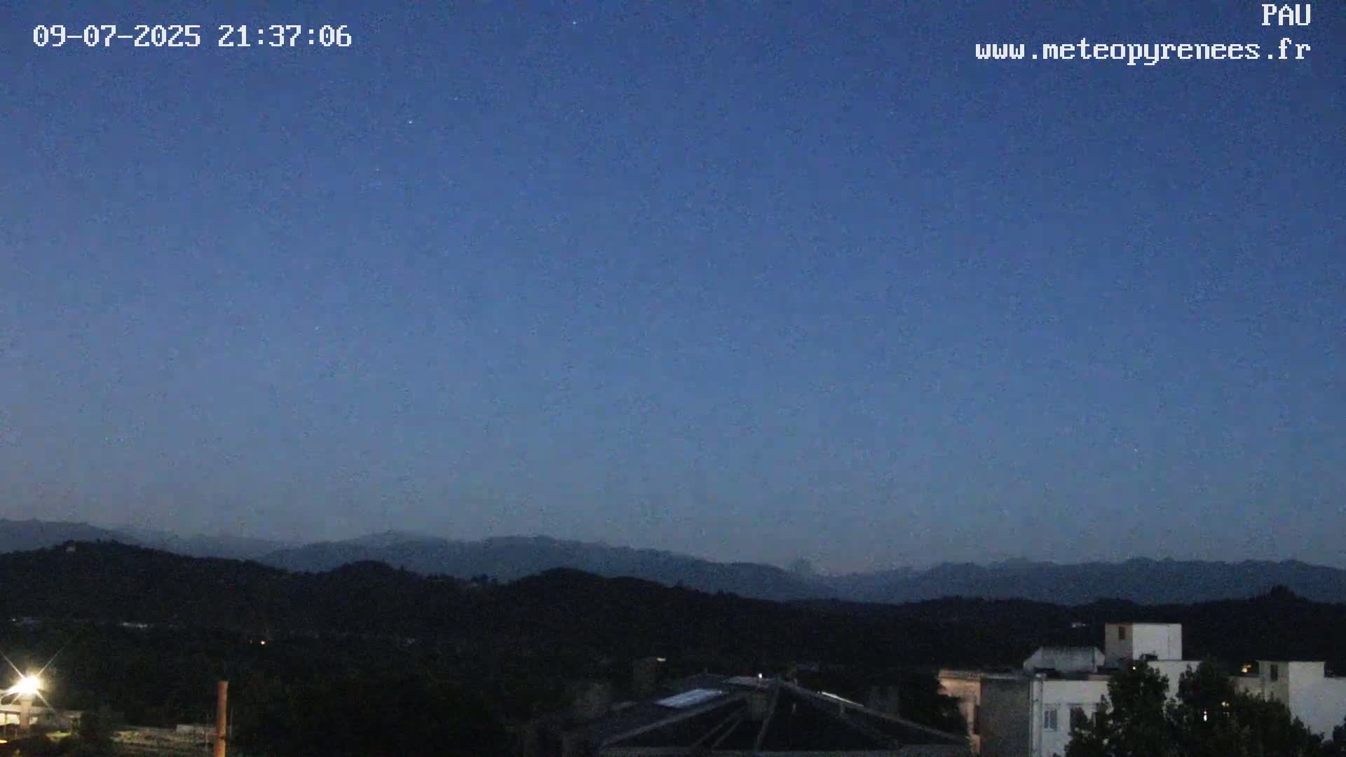  Les Pics du Midi Mountains Peaks from Pau Live Cam - Pau, Pyrenees-Atlantiques, Nouvelle-Aquitaine, France
