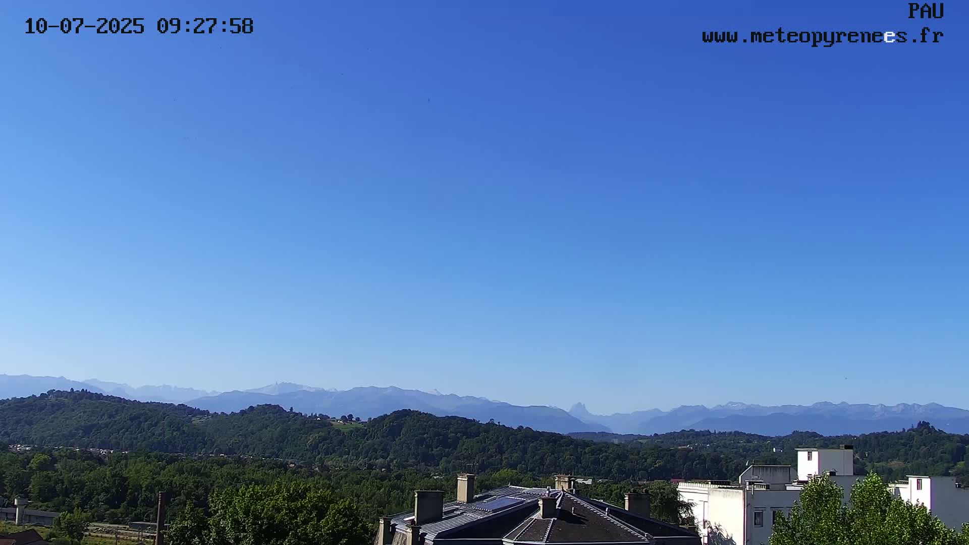  Les Pics du Midi Mountains Peaks from Pau Live Cam - Pau, Pyrenees-Atlantiques, Nouvelle-Aquitaine, France