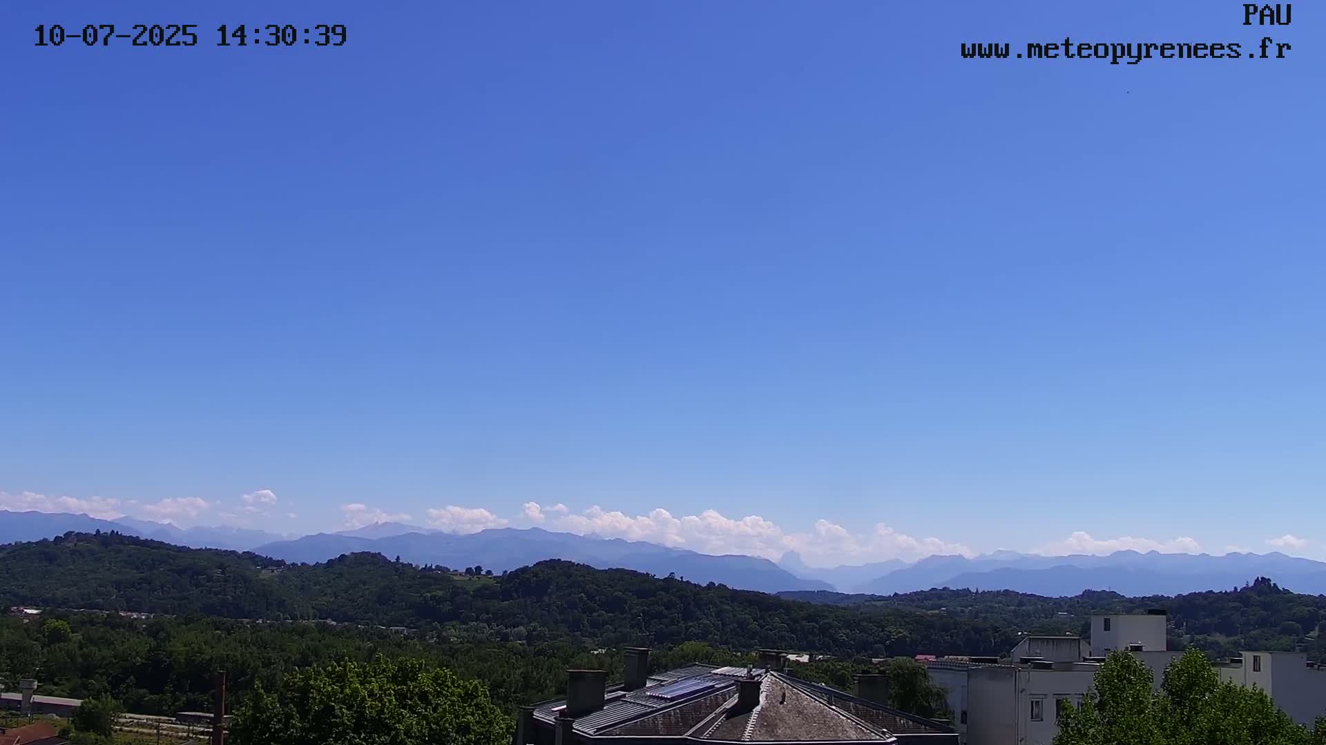  Les Pics du Midi Mountains Peaks from Pau Live Cam - Pau, Pyrenees-Atlantiques, Nouvelle-Aquitaine, France