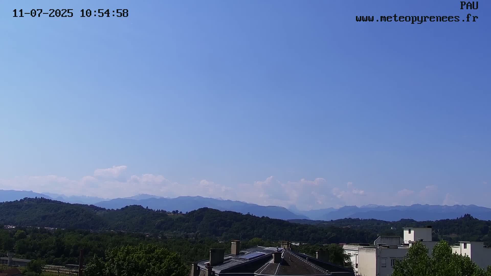  Les Pics du Midi Mountains Peaks from Pau Live Cam - Pau, Pyrenees-Atlantiques, Nouvelle-Aquitaine, France