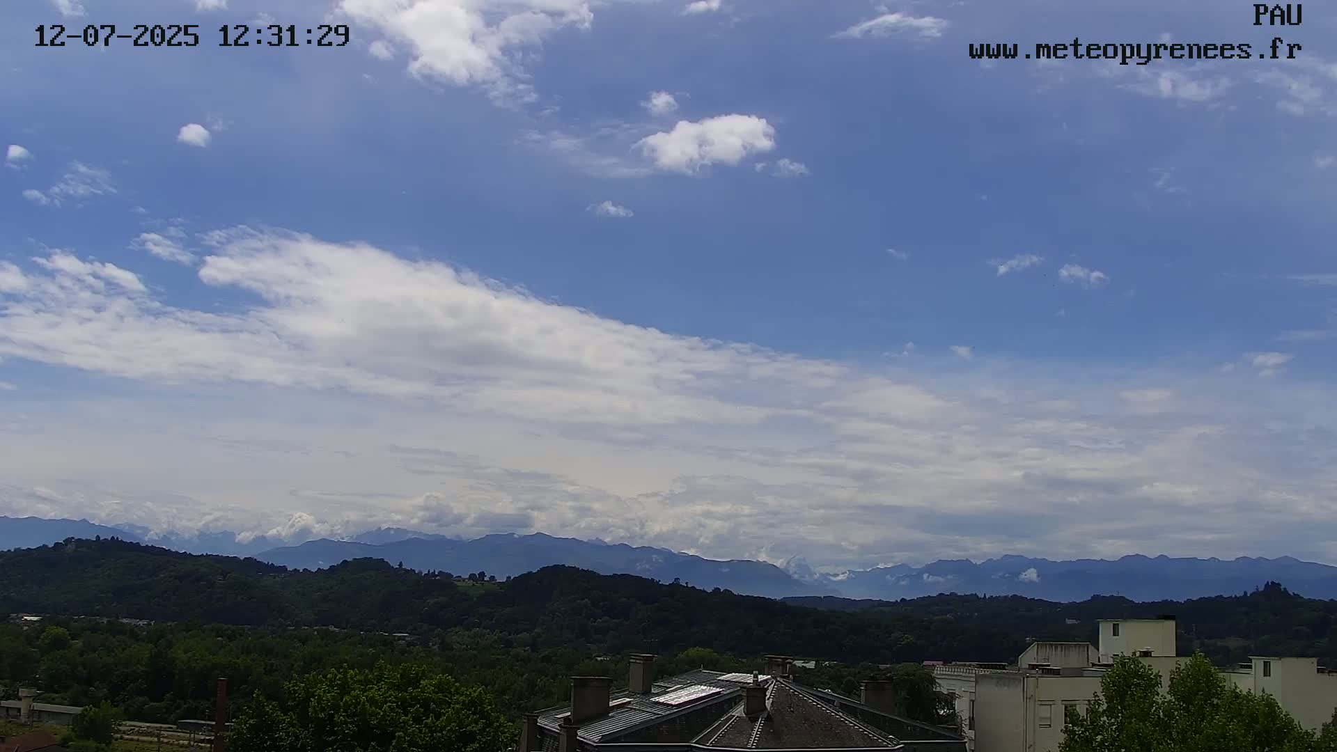  Les Pics du Midi Mountains Peaks from Pau Live Cam - Pau, Pyrenees-Atlantiques, Nouvelle-Aquitaine, France