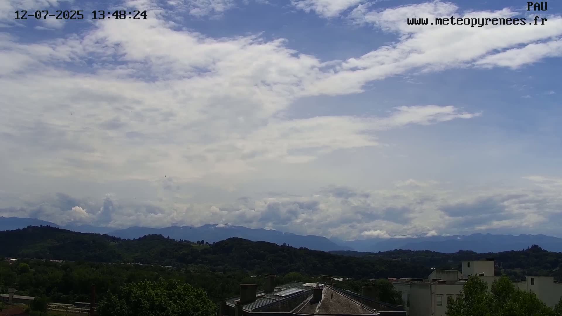  Les Pics du Midi Mountains Peaks from Pau Live Cam - Pau, Pyrenees-Atlantiques, Nouvelle-Aquitaine, France