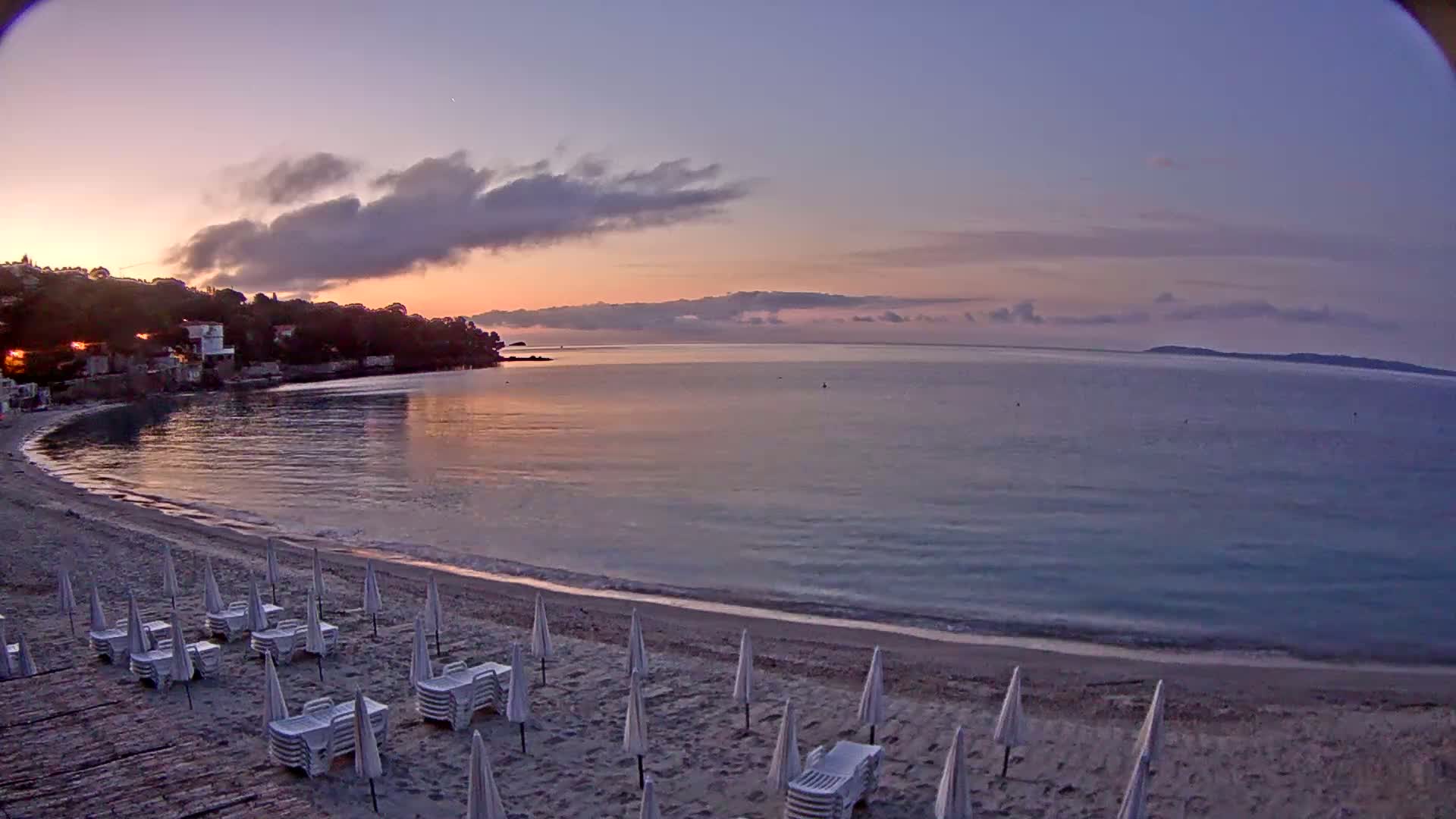 Le Lavandou , Aiguebelle Beach Live Cam - Toulon, Var, Provence-Alpes-Cote d’Azur, France