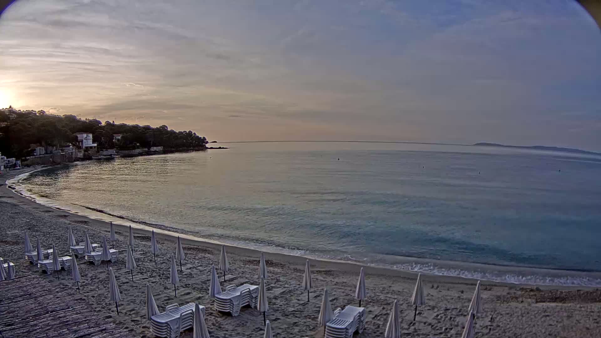 Le Lavandou , Aiguebelle Beach Live Cam - Toulon, Var, Provence-Alpes-Cote d’Azur, France