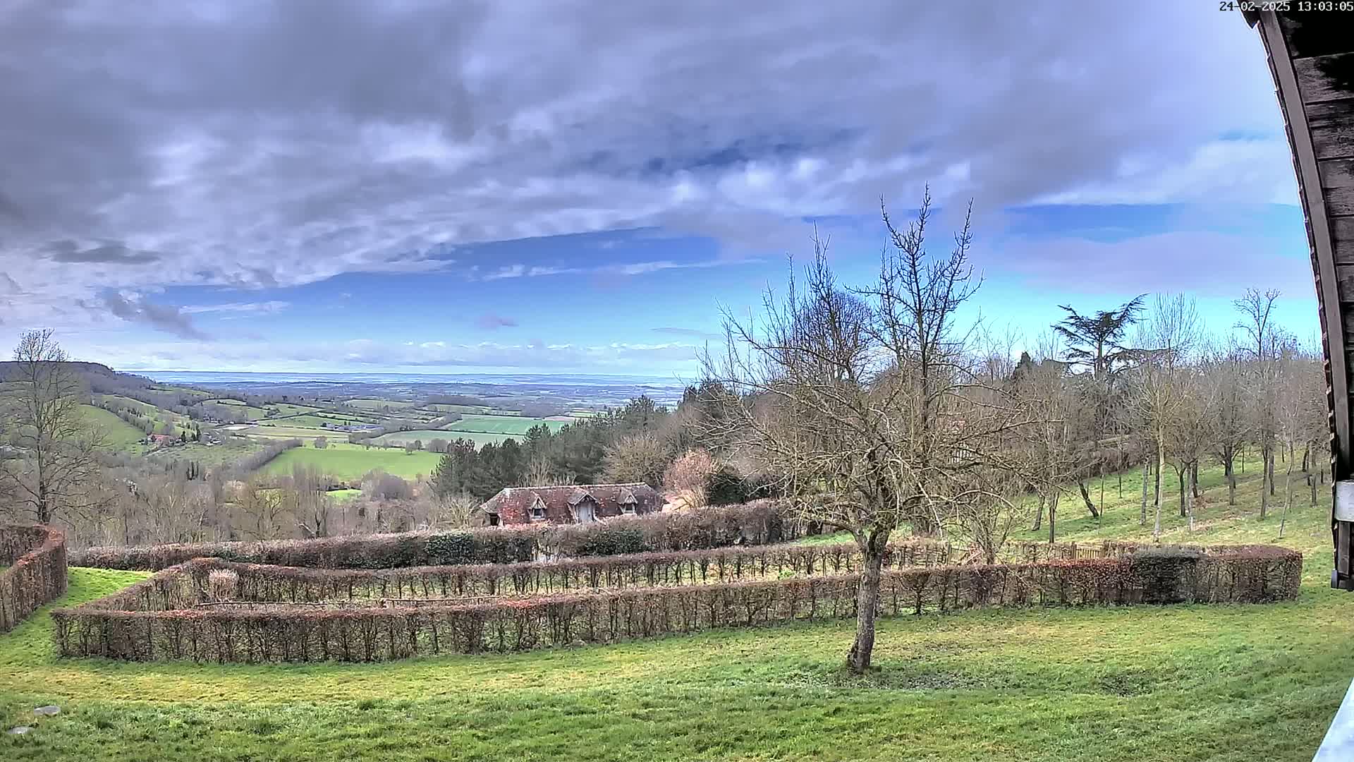 Montpincon Mountain Live Cam - Lisieux, Calvados, Normandie, France