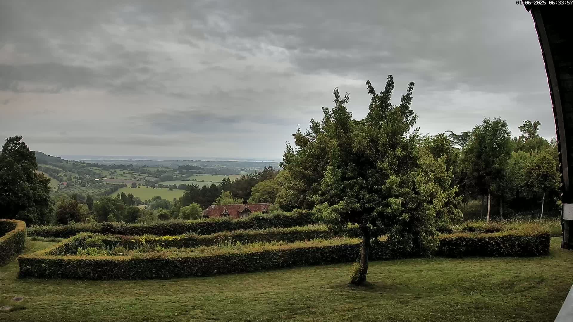 Montpincon Mountain Live Cam - Lisieux, Calvados, Normandie, France