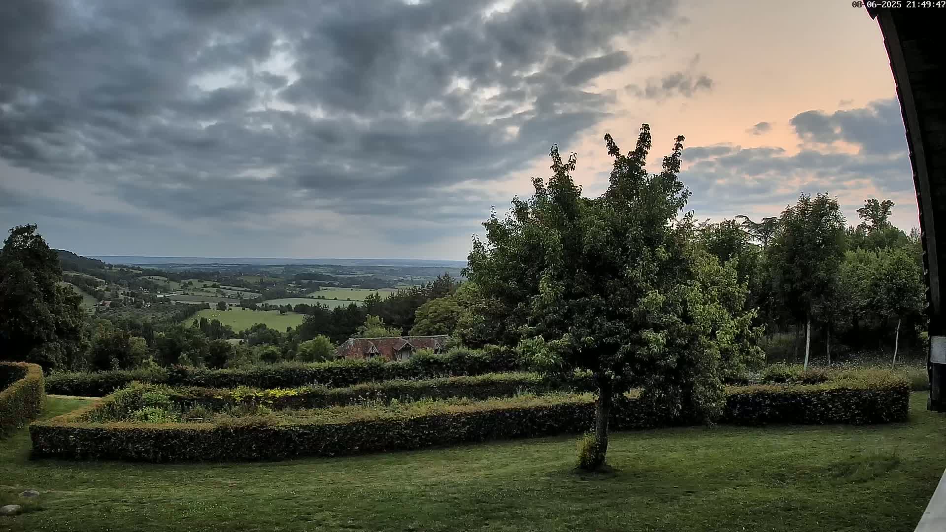 Montpincon Mountain Live Cam - Lisieux, Calvados, Normandie, France
