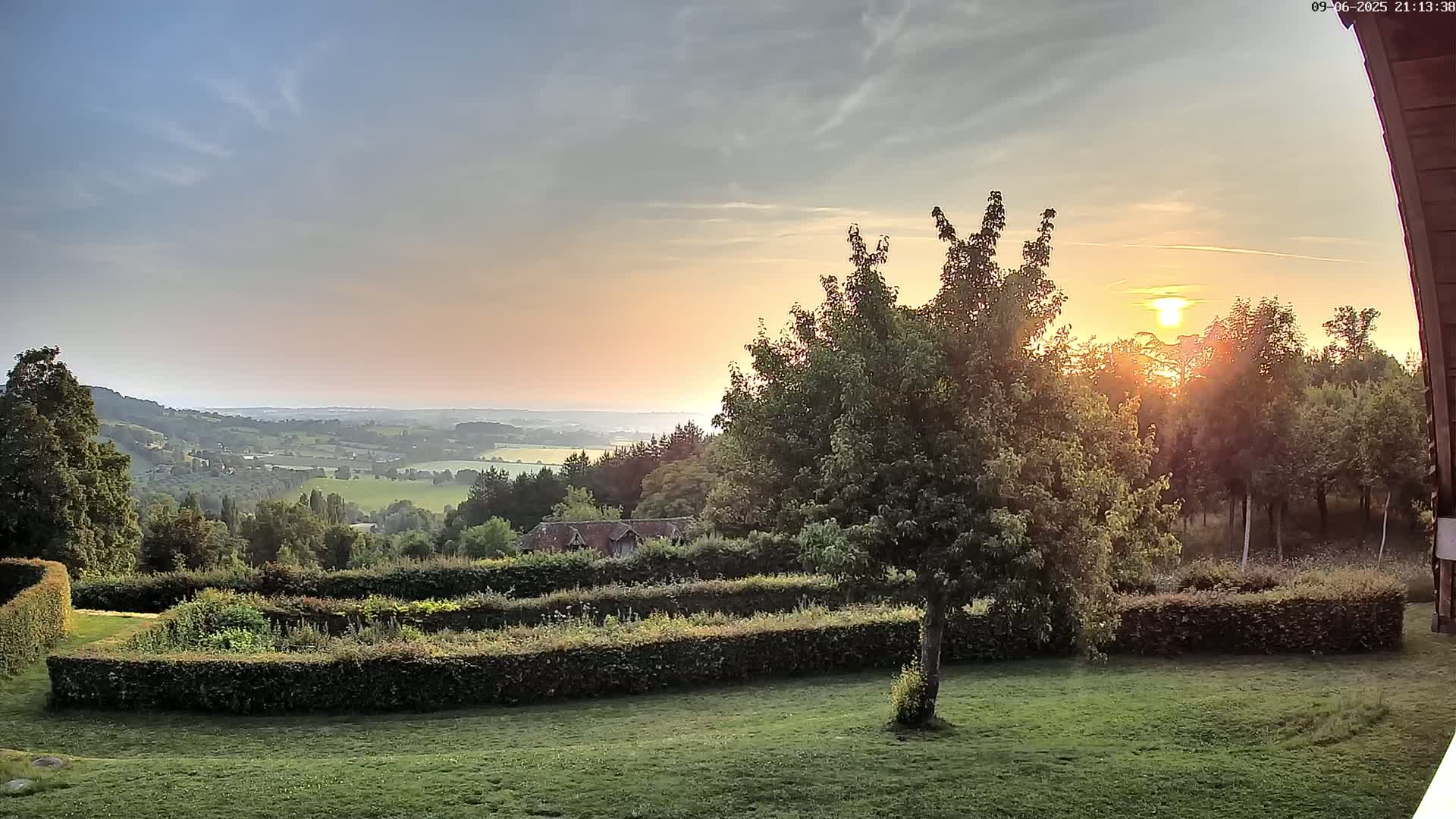 Montpincon Mountain Live Cam - Lisieux, Calvados, Normandie, France