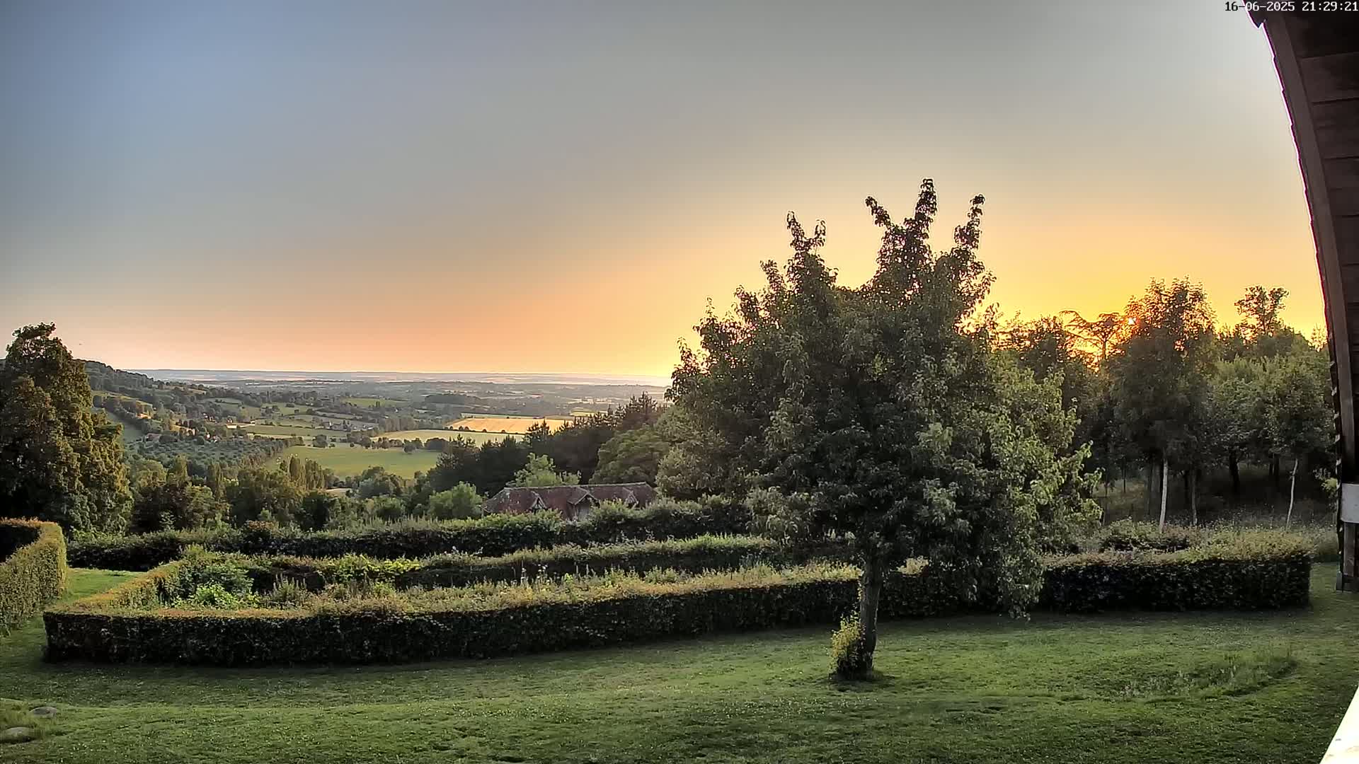 Montpincon Mountain Live Cam - Lisieux, Calvados, Normandie, France