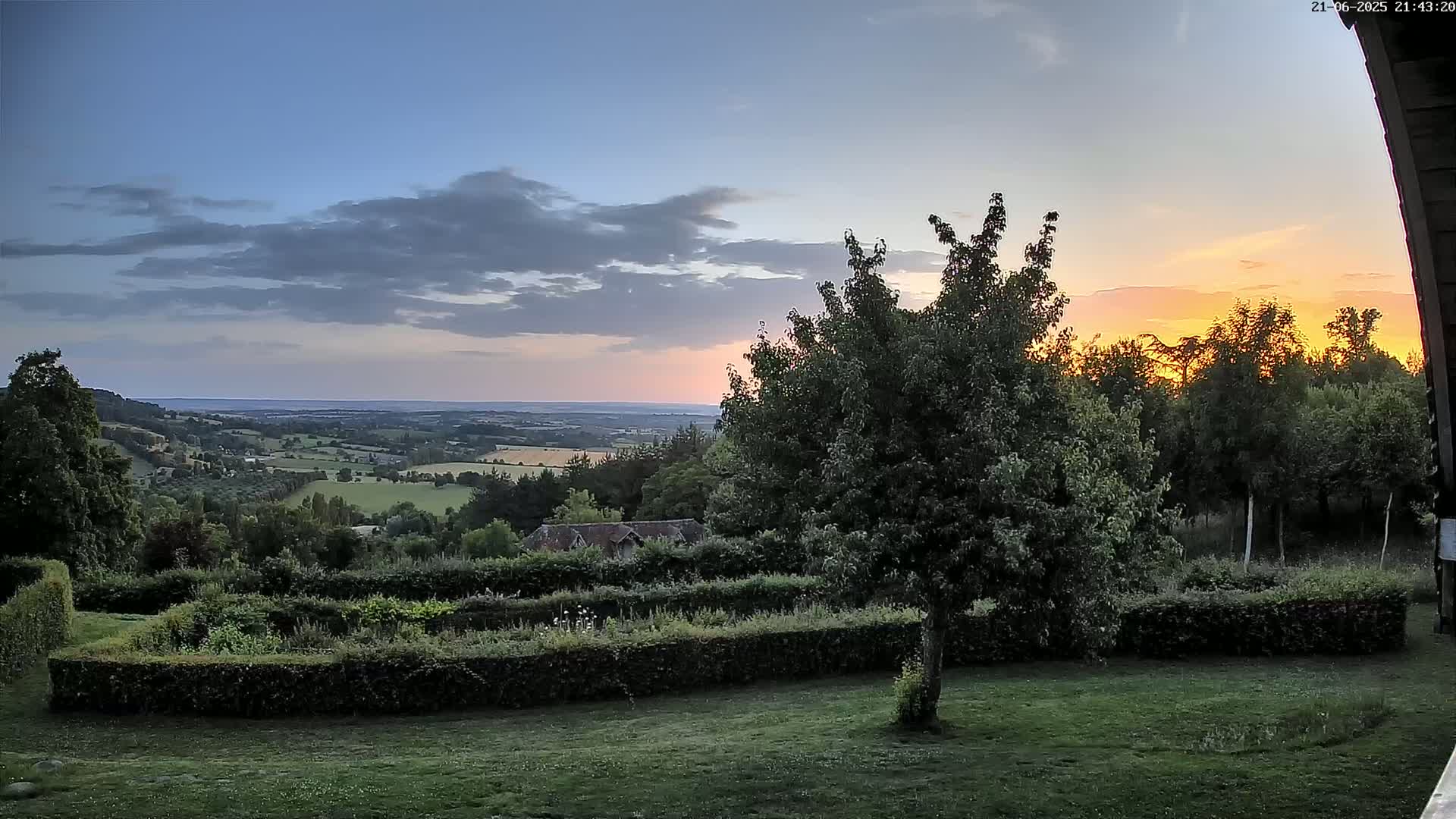 Montpincon Mountain Live Cam - Lisieux, Calvados, Normandie, France