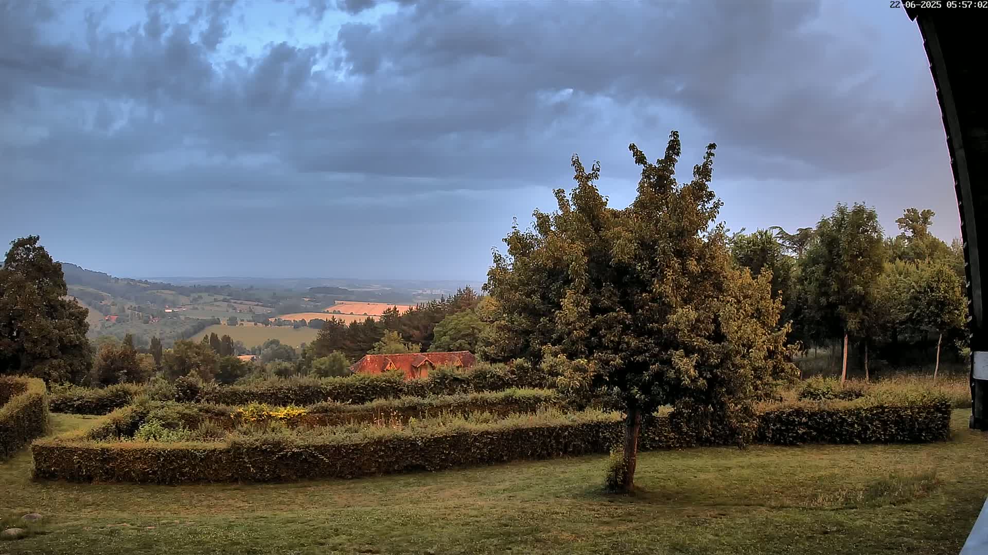 Montpincon Mountain Live Cam - Lisieux, Calvados, Normandie, France