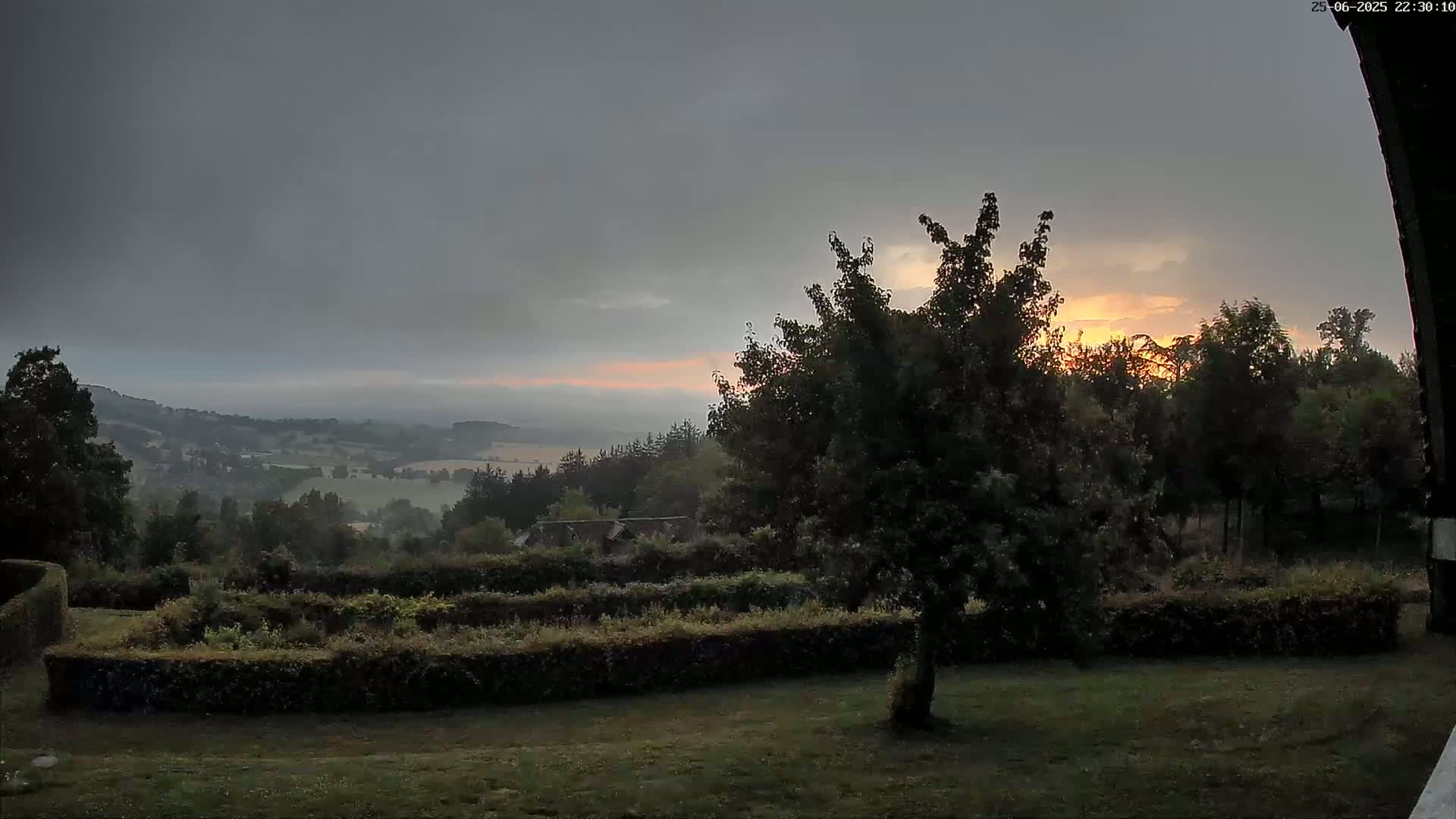 Montpincon Mountain Live Cam - Lisieux, Calvados, Normandie, France