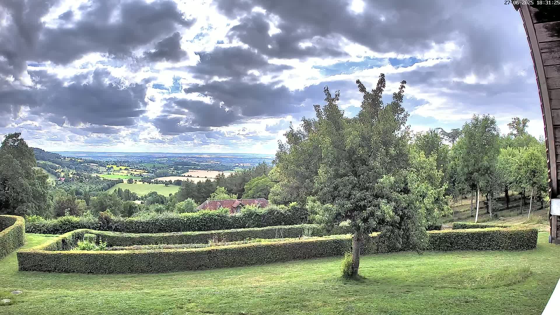 Montpincon Mountain Live Cam - Lisieux, Calvados, Normandie, France