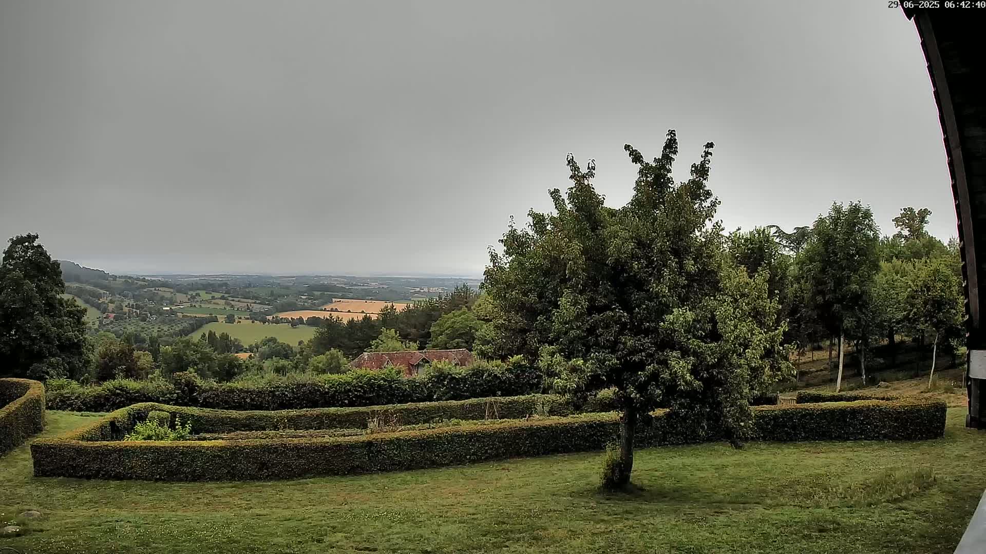 Montpincon Mountain Live Cam - Lisieux, Calvados, Normandie, France