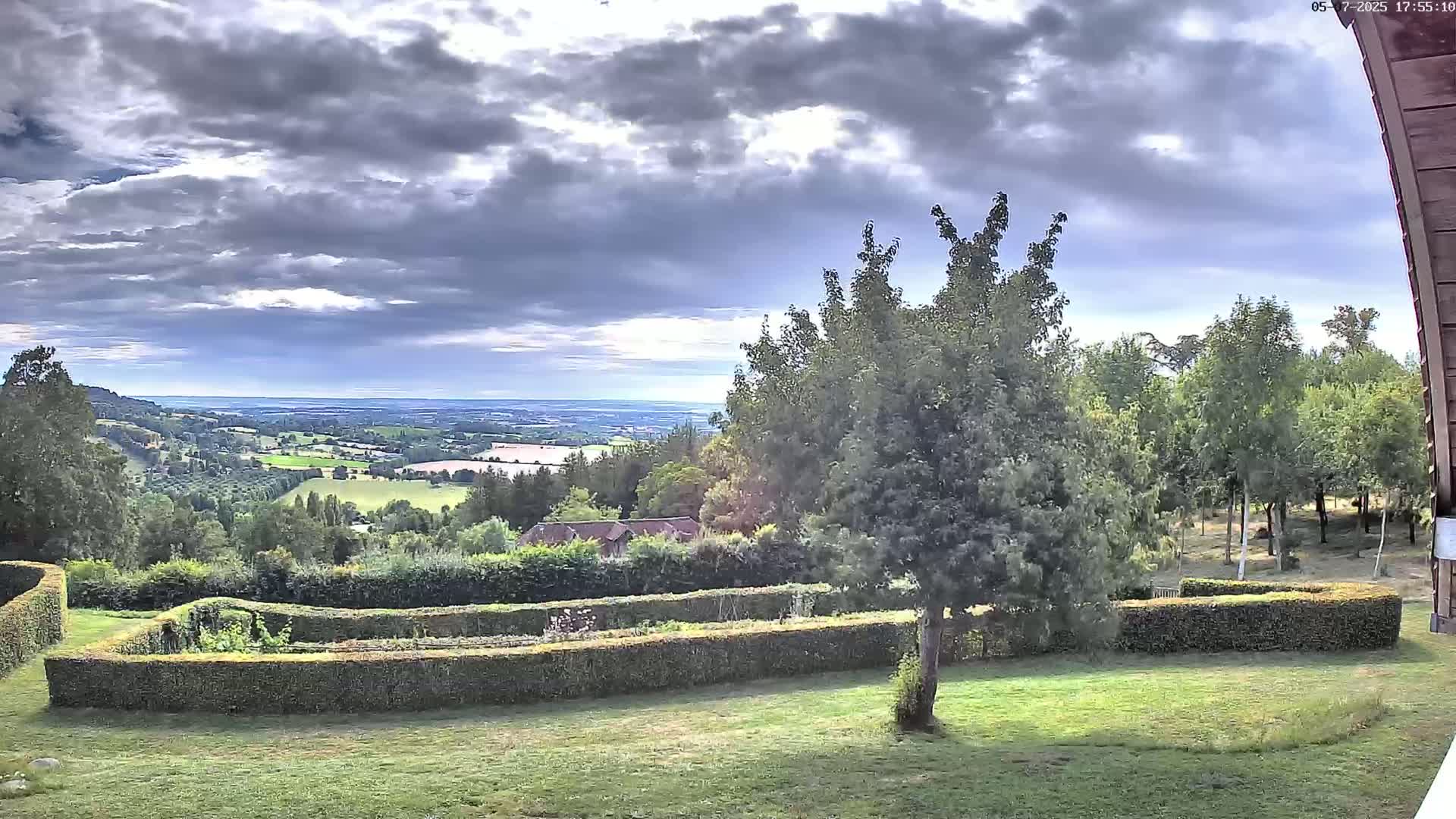 Montpincon Mountain Live Cam - Lisieux, Calvados, Normandie, France