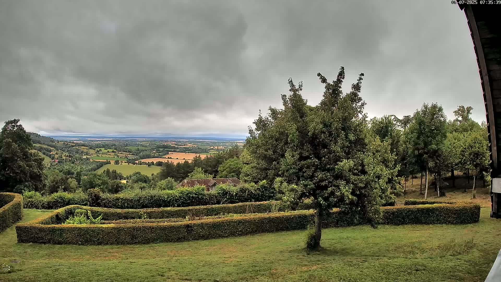 Montpincon Mountain Live Cam - Lisieux, Calvados, Normandie, France