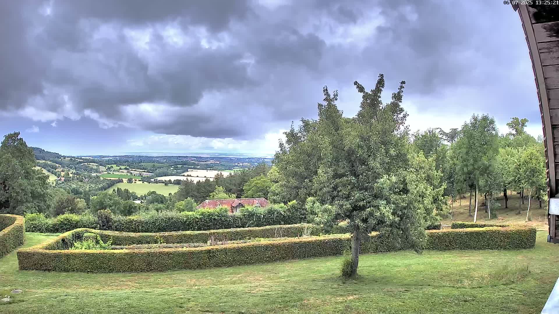 Montpincon Mountain Live Cam - Lisieux, Calvados, Normandie, France