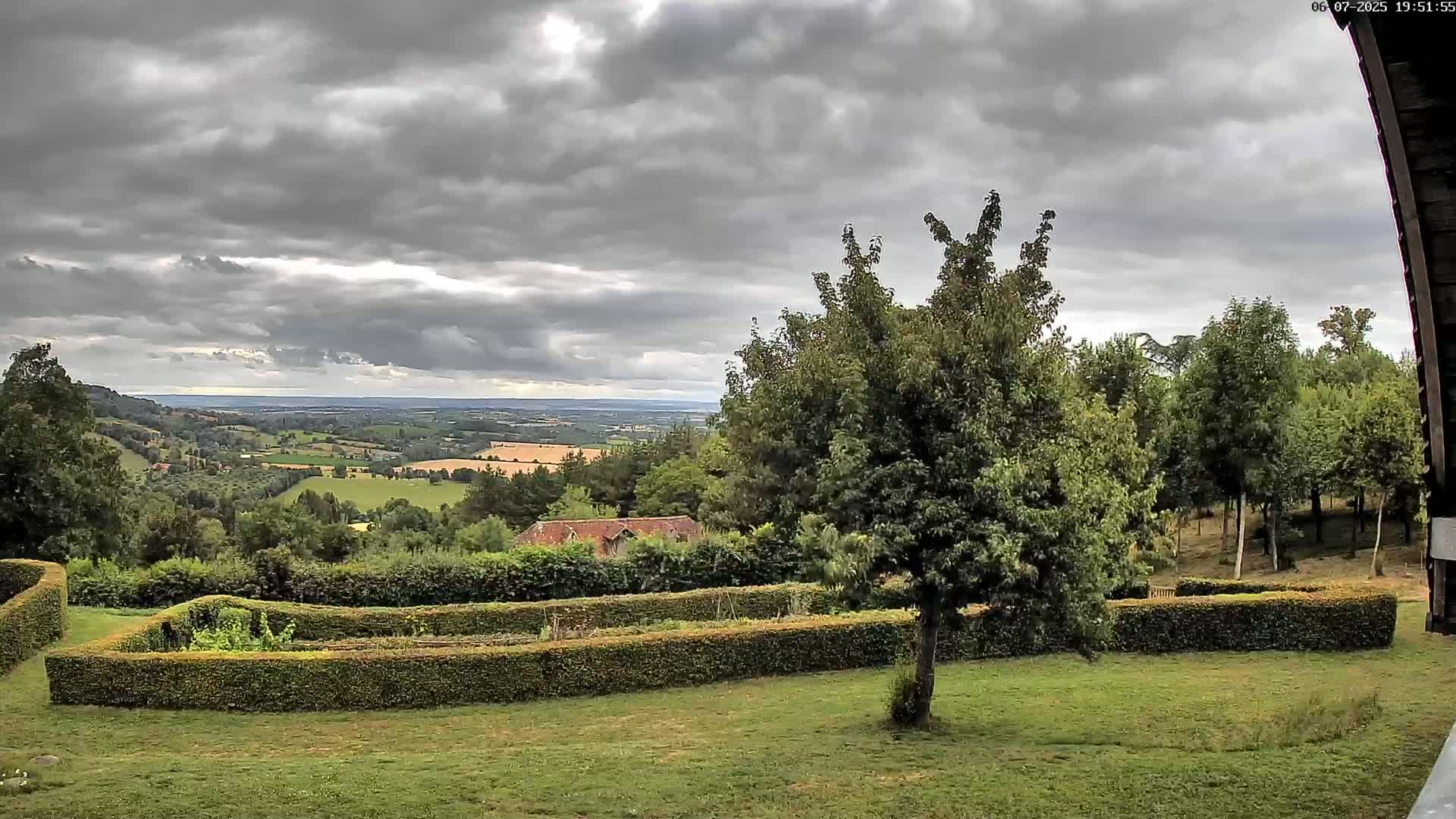 Montpincon Mountain Live Cam - Lisieux, Calvados, Normandie, France