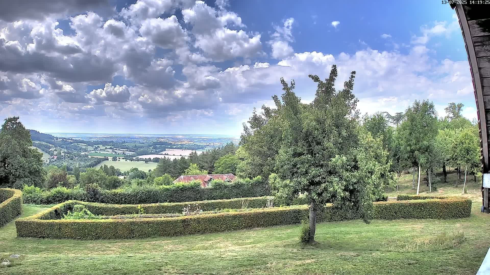 Montpincon Mountain Live Cam - Lisieux, Calvados, Normandie, France
